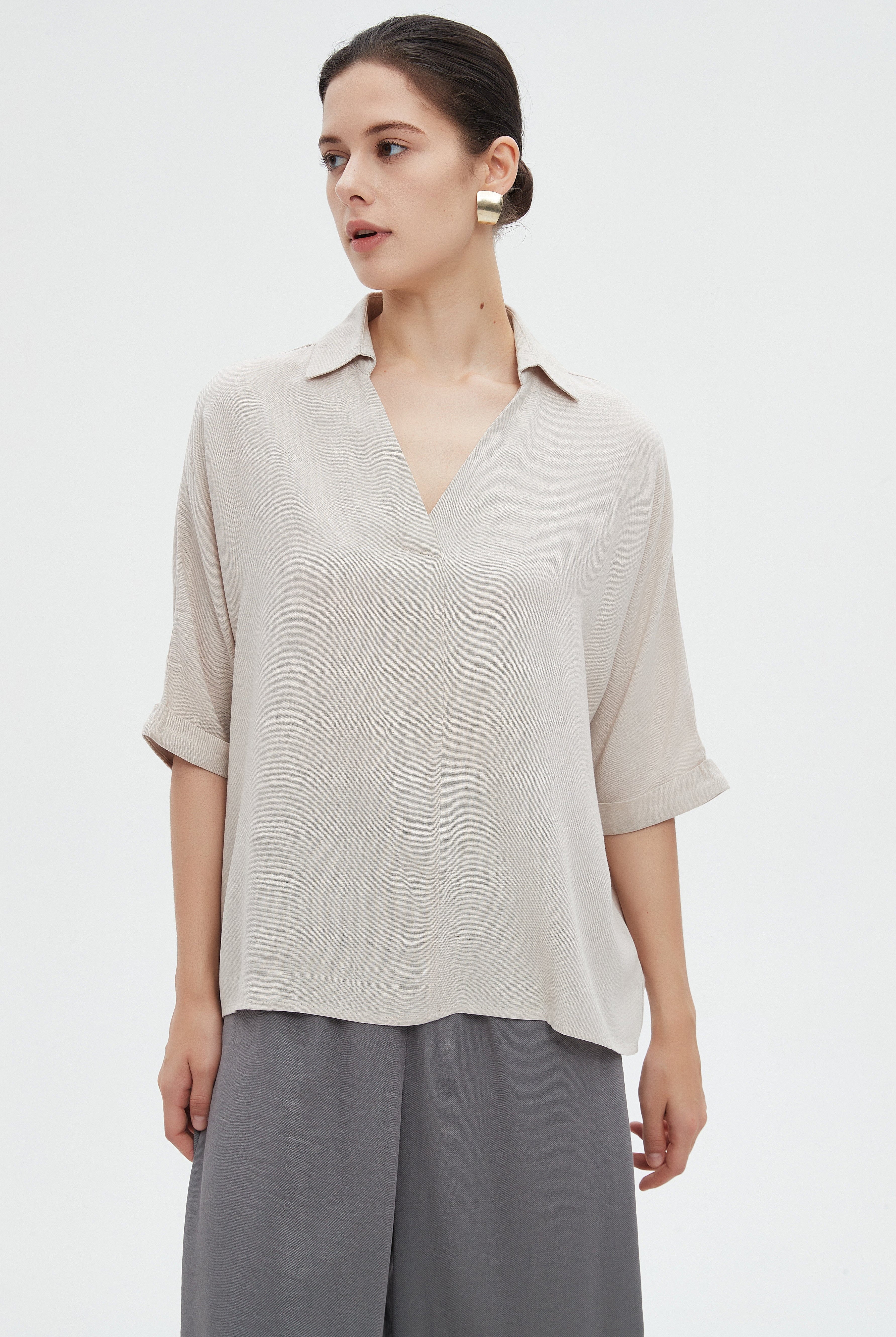 ميكا بلوزة مسائية نص كم ساده بفتحة رقبة