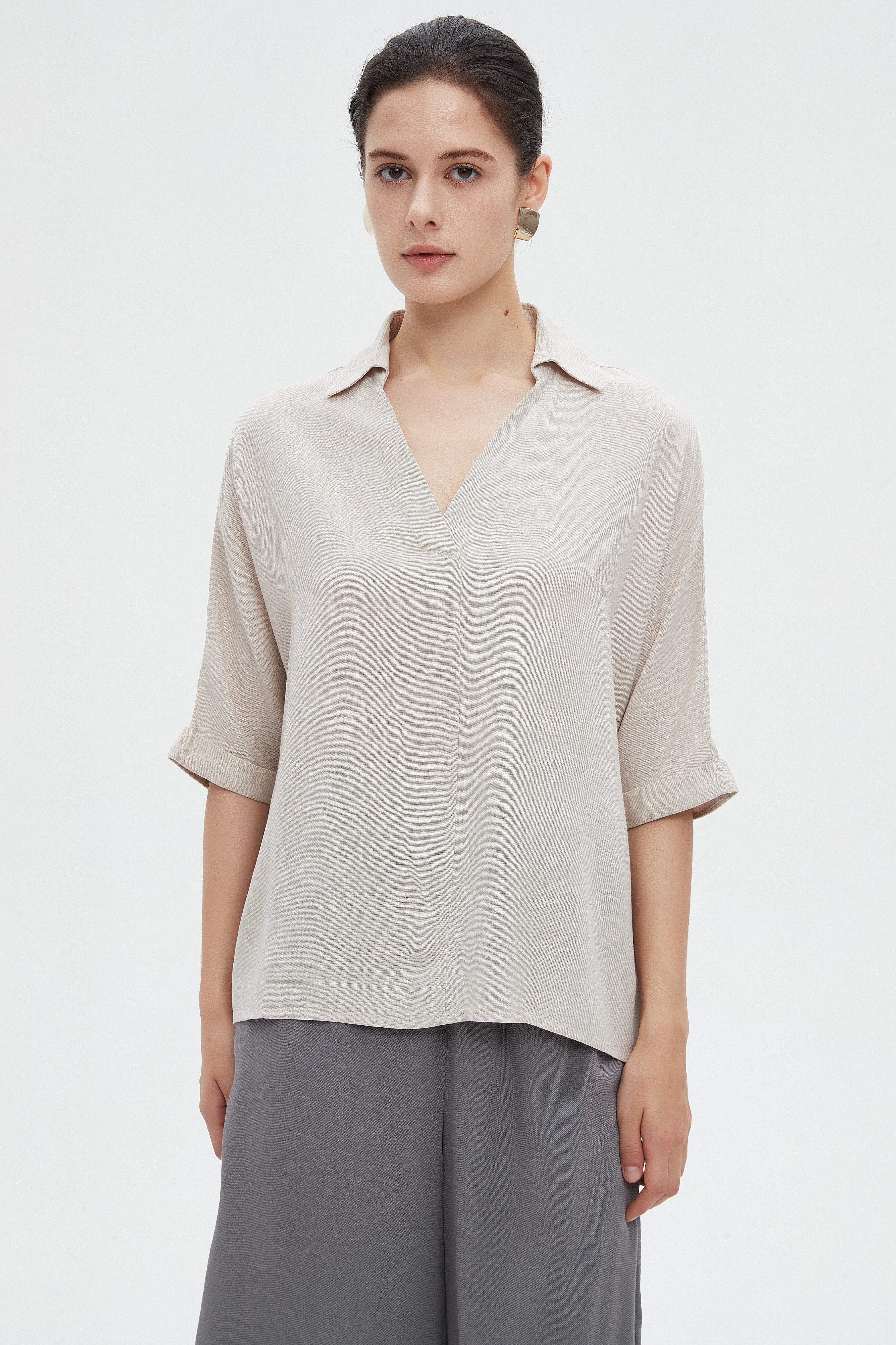 ميكا بلوزة مسائية نص كم ساده بفتحة رقبة