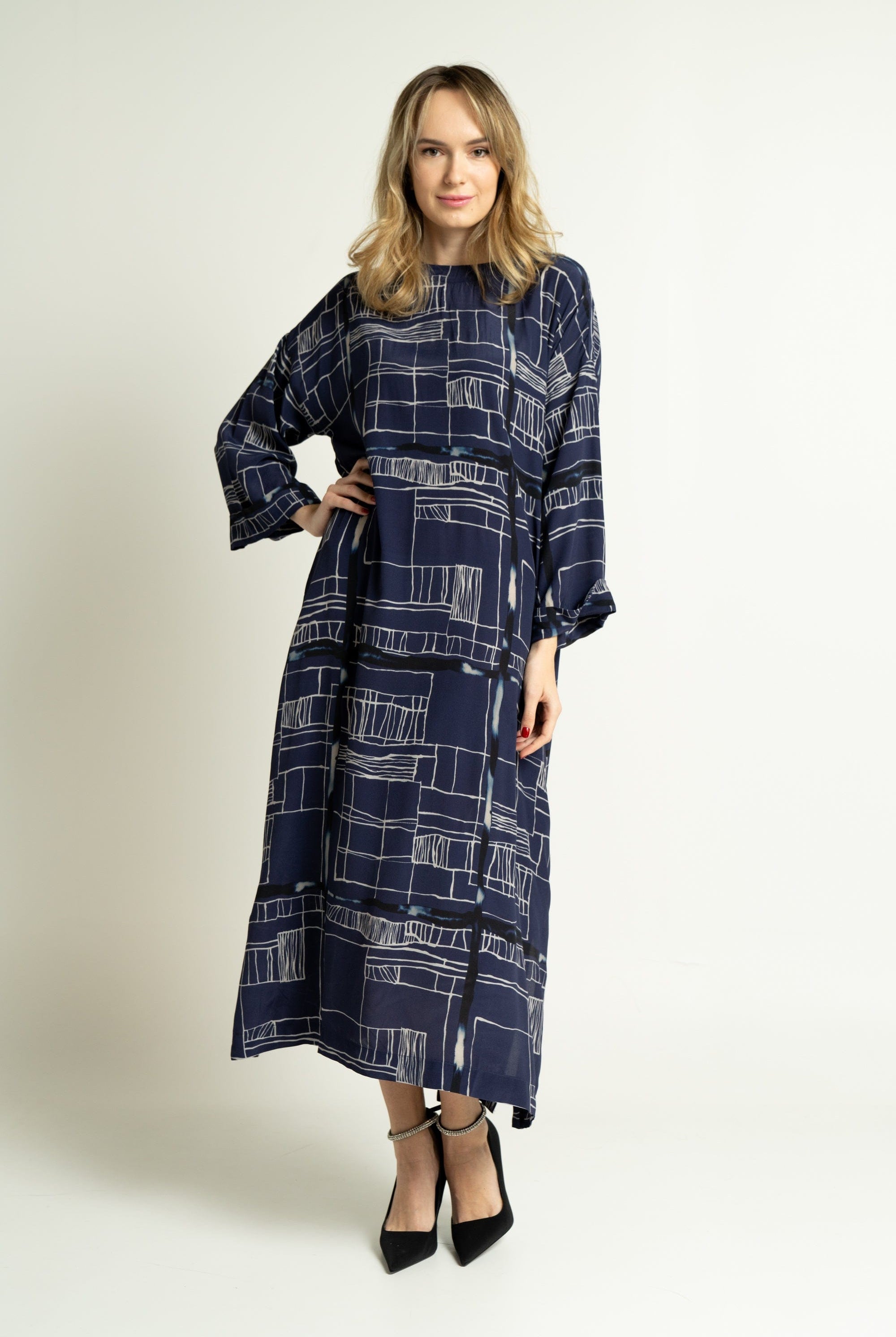 داليدرس فستان نسائي ميدي بنمط مربعات أسود سحلبي