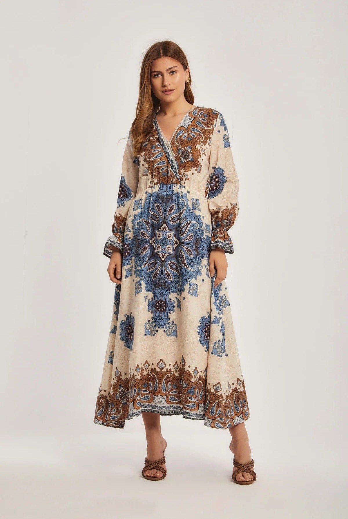 داليدرس فستان نسائي ميدي بفتحة صدر V متعدد الألوان