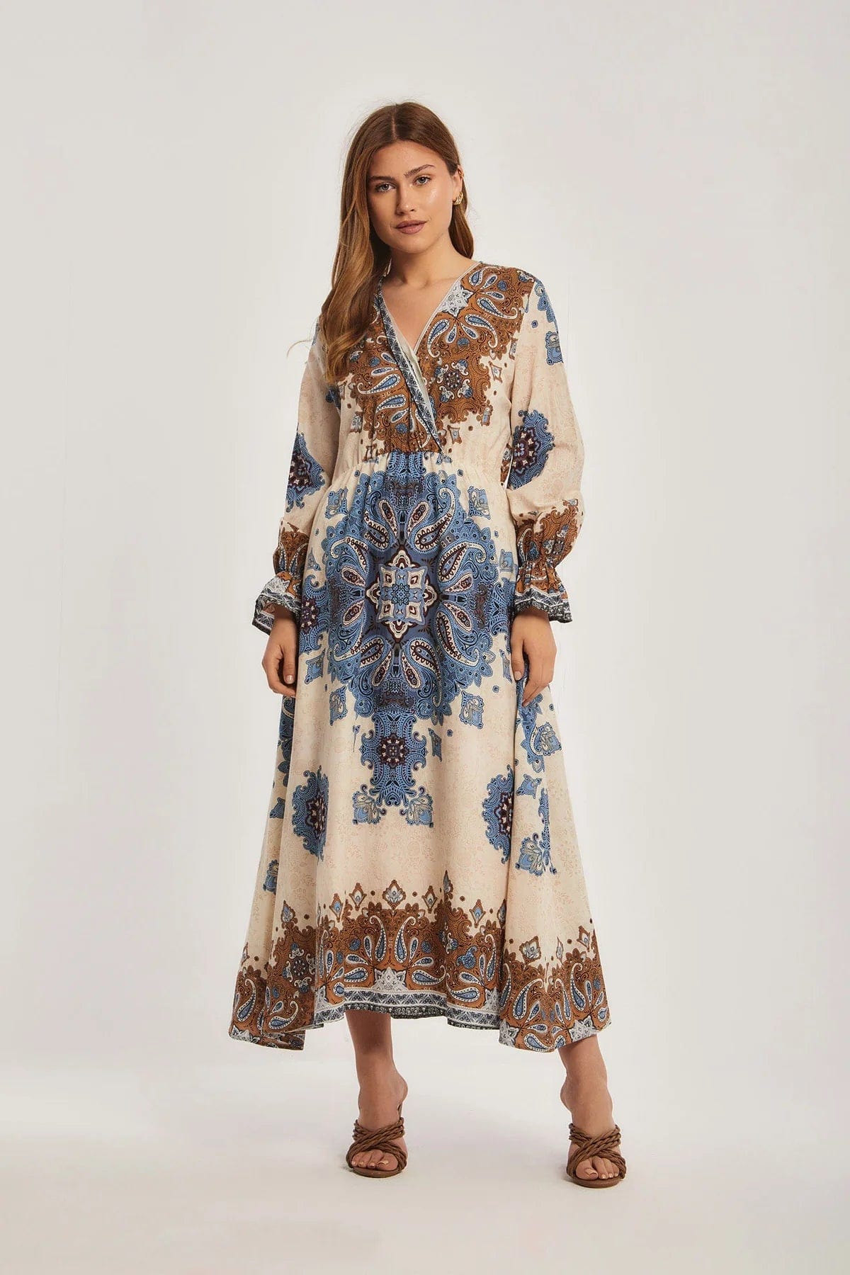 داليدرس فستان نسائي ميدي بفتحة صدر V متعدد الألوان