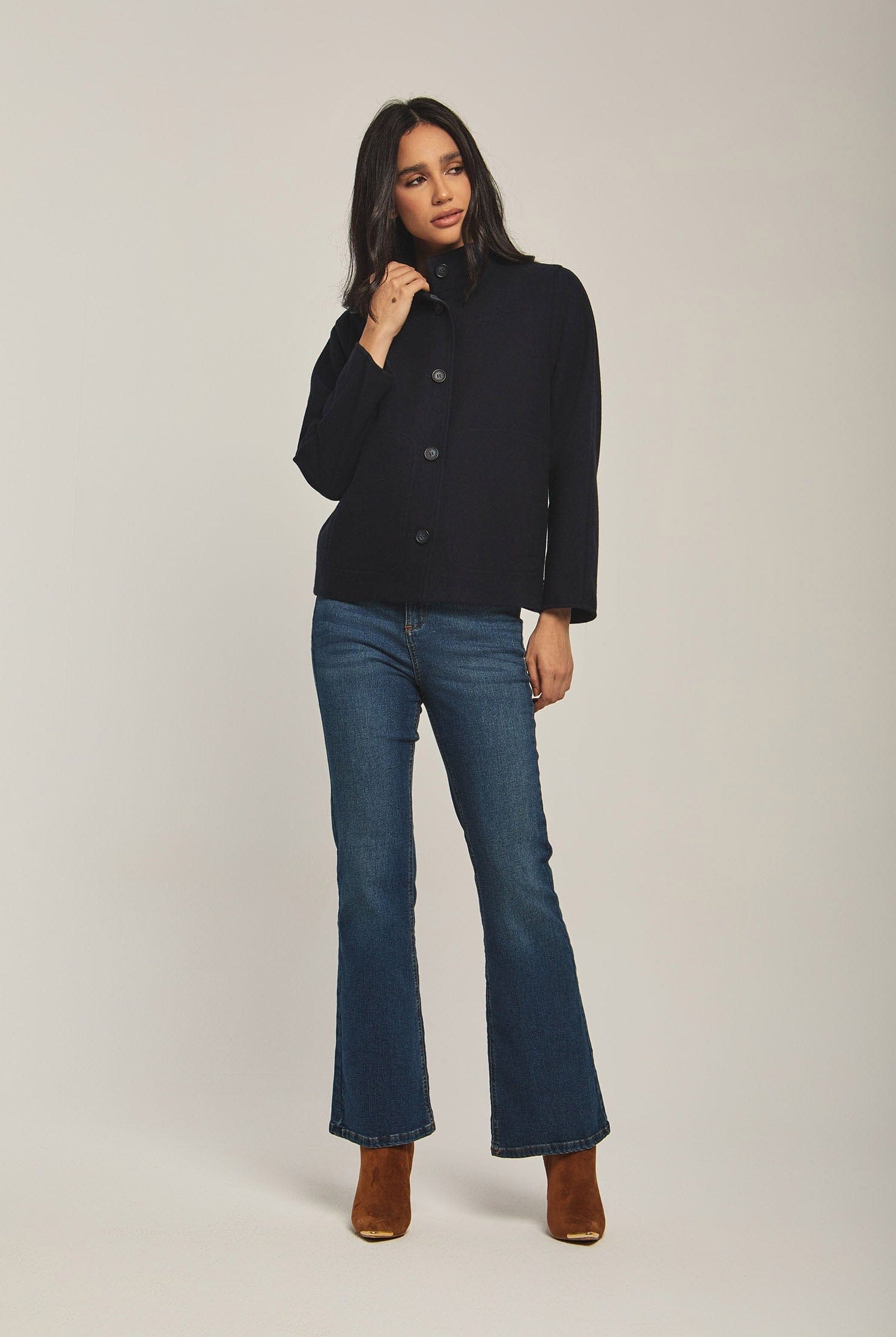 داليدرس جاكت نسائي قصير وباازرار