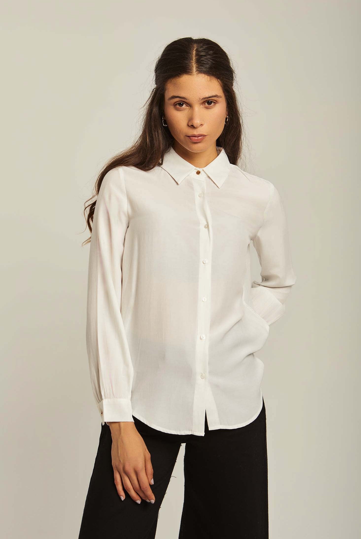 داليدرس قميص نسائي ابيض باازرار أوف وايت