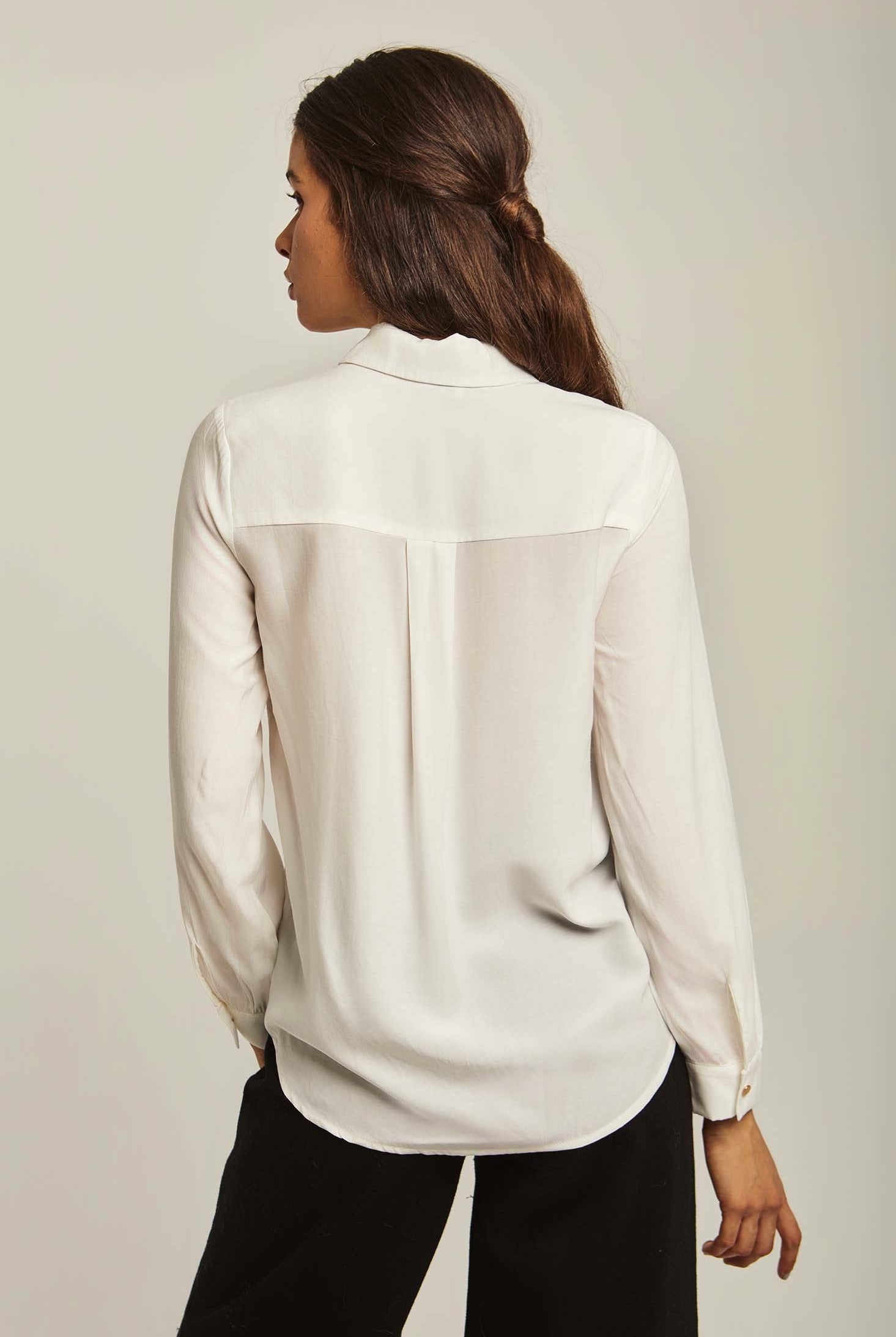 داليدرس قميص نسائي ابيض باازرار أوف وايت