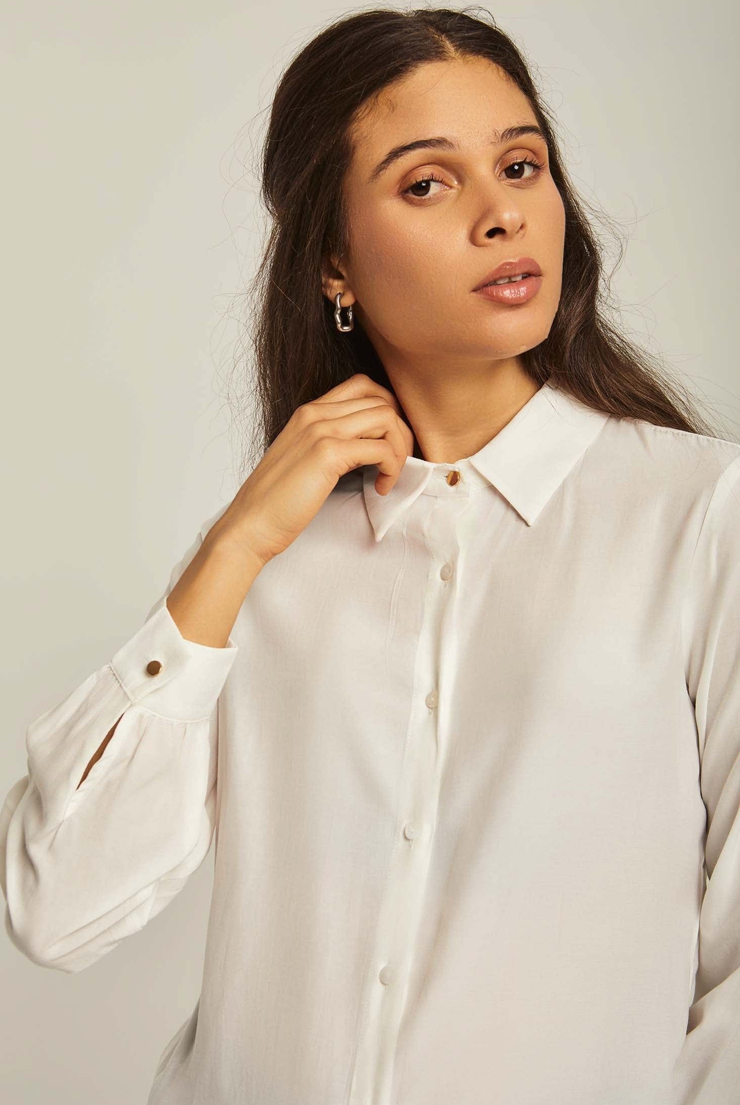 داليدرس قميص نسائي ابيض باازرار أوف وايت