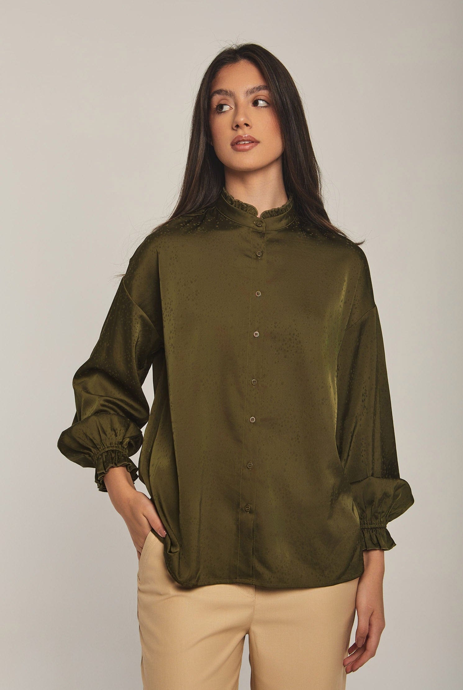 داليدرس قميص نسائي سادة باازرار زيتوني