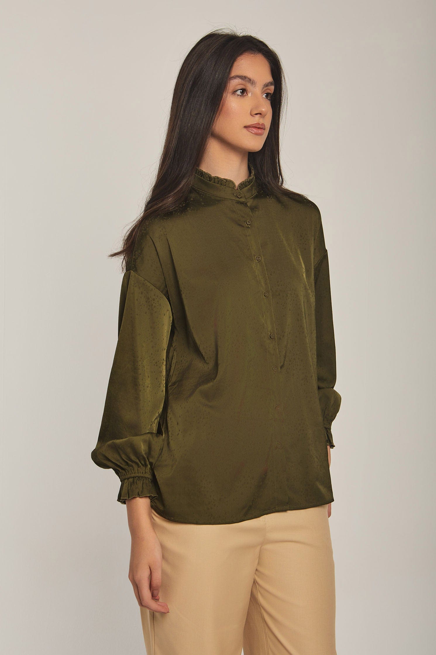 داليدرس قميص نسائي سادة باازرار زيتوني