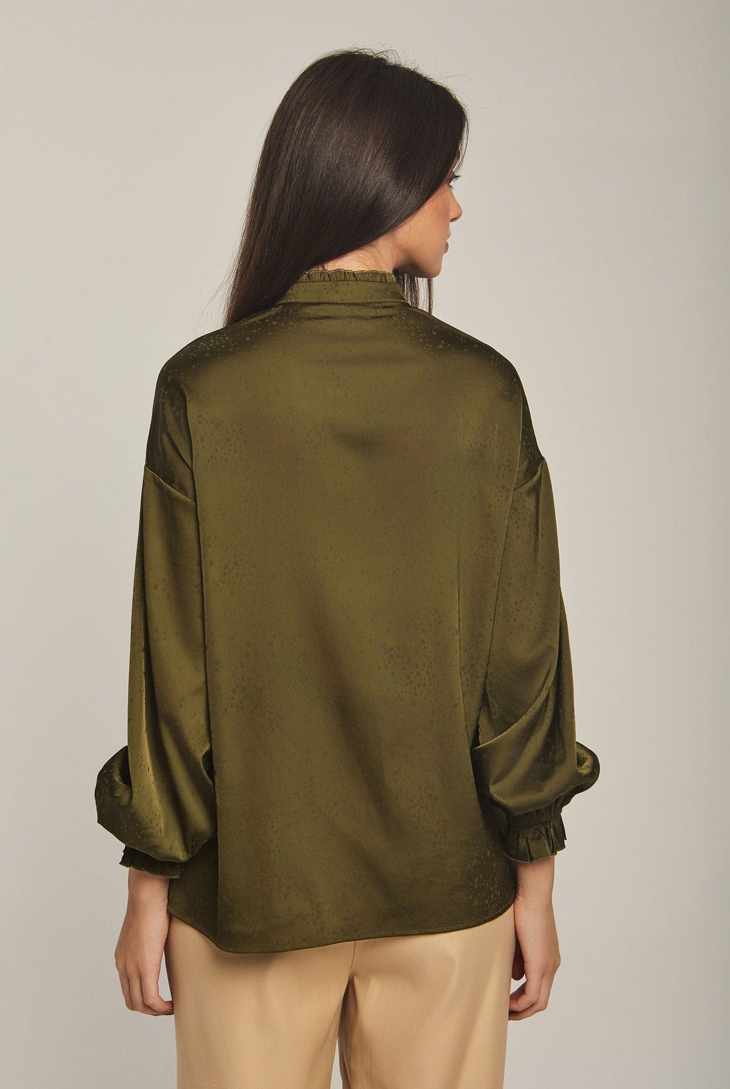 داليدرس قميص نسائي سادة باازرار زيتوني