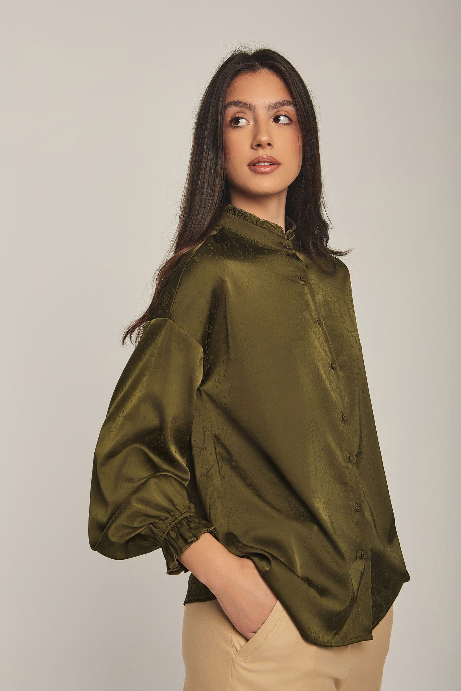 داليدرس قميص نسائي سادة باازرار زيتوني