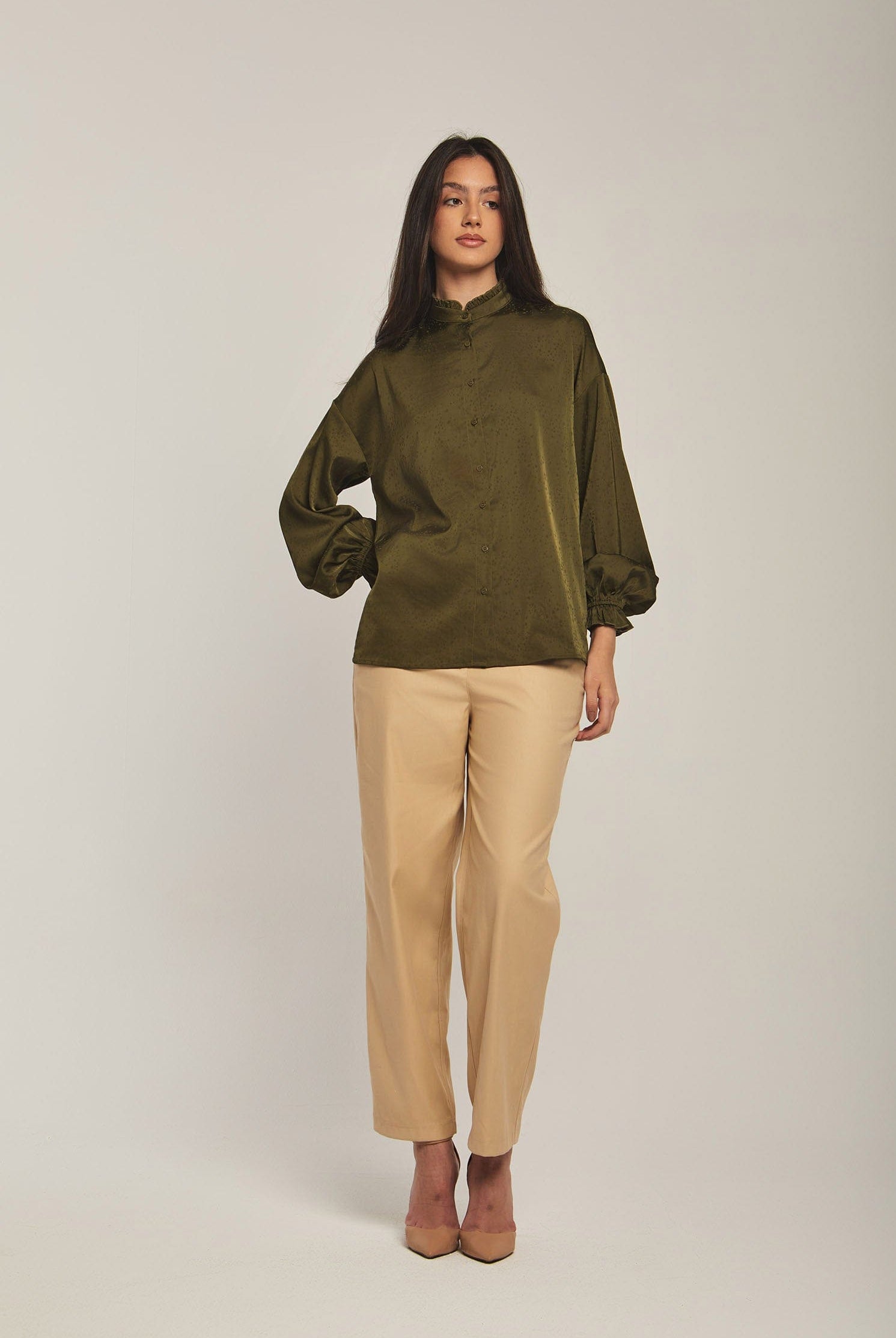 داليدرس قميص نسائي سادة باازرار زيتوني