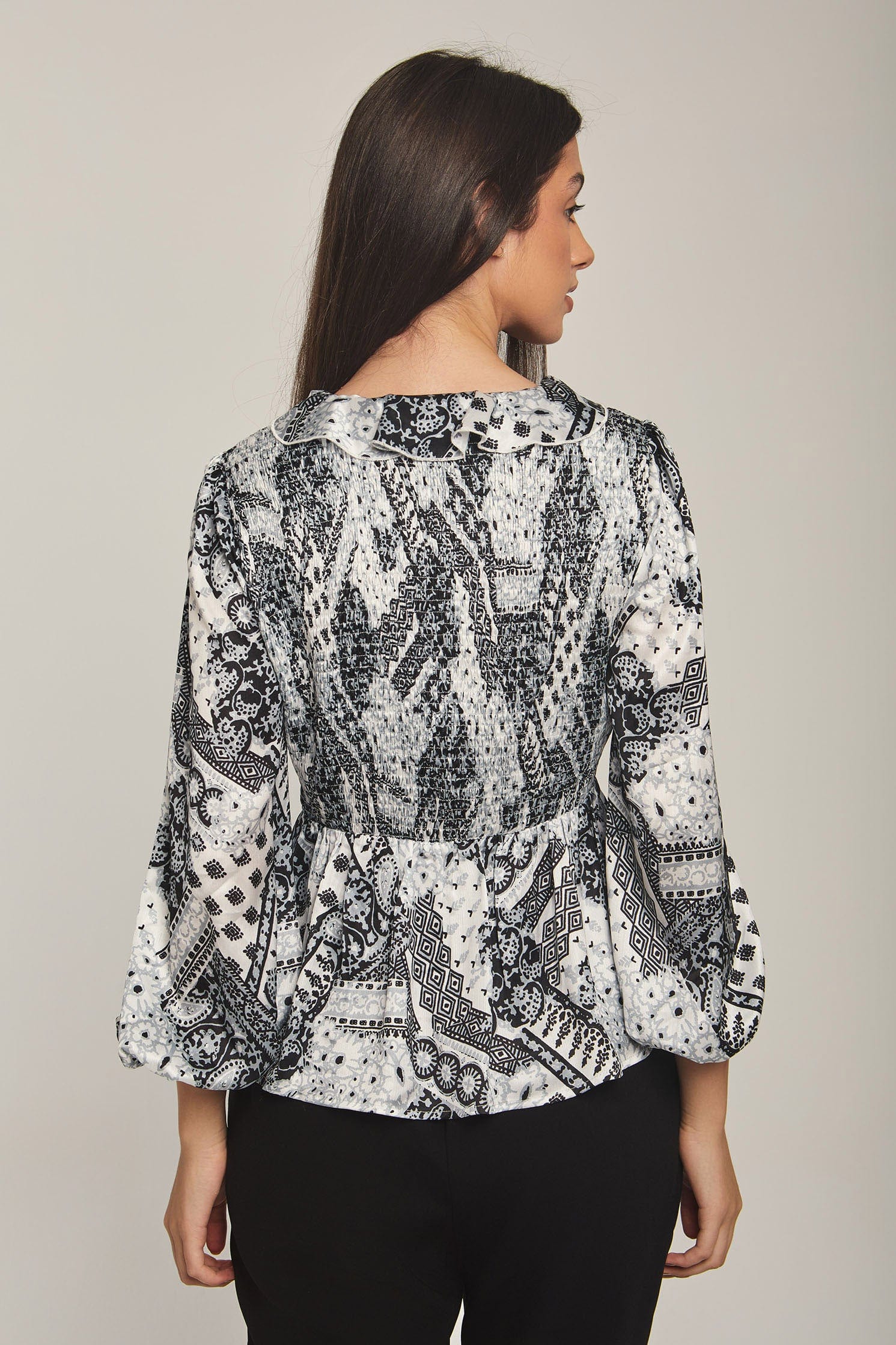 داليدرس بلوزة نسائية مزخرفة بكرانيش أسود