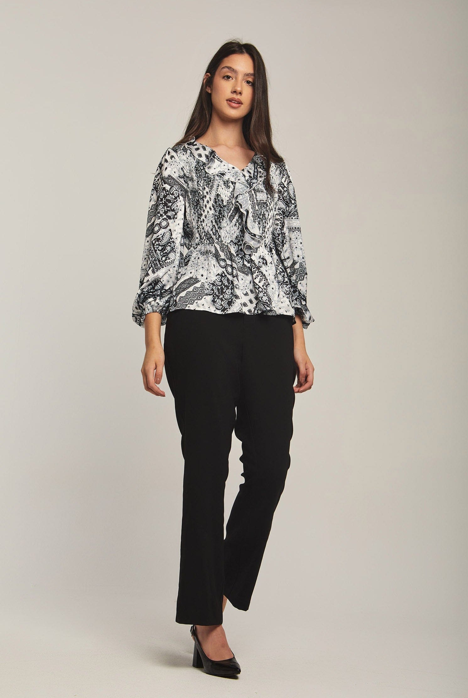 داليدرس بلوزة نسائية مزخرفة بكرانيش أسود