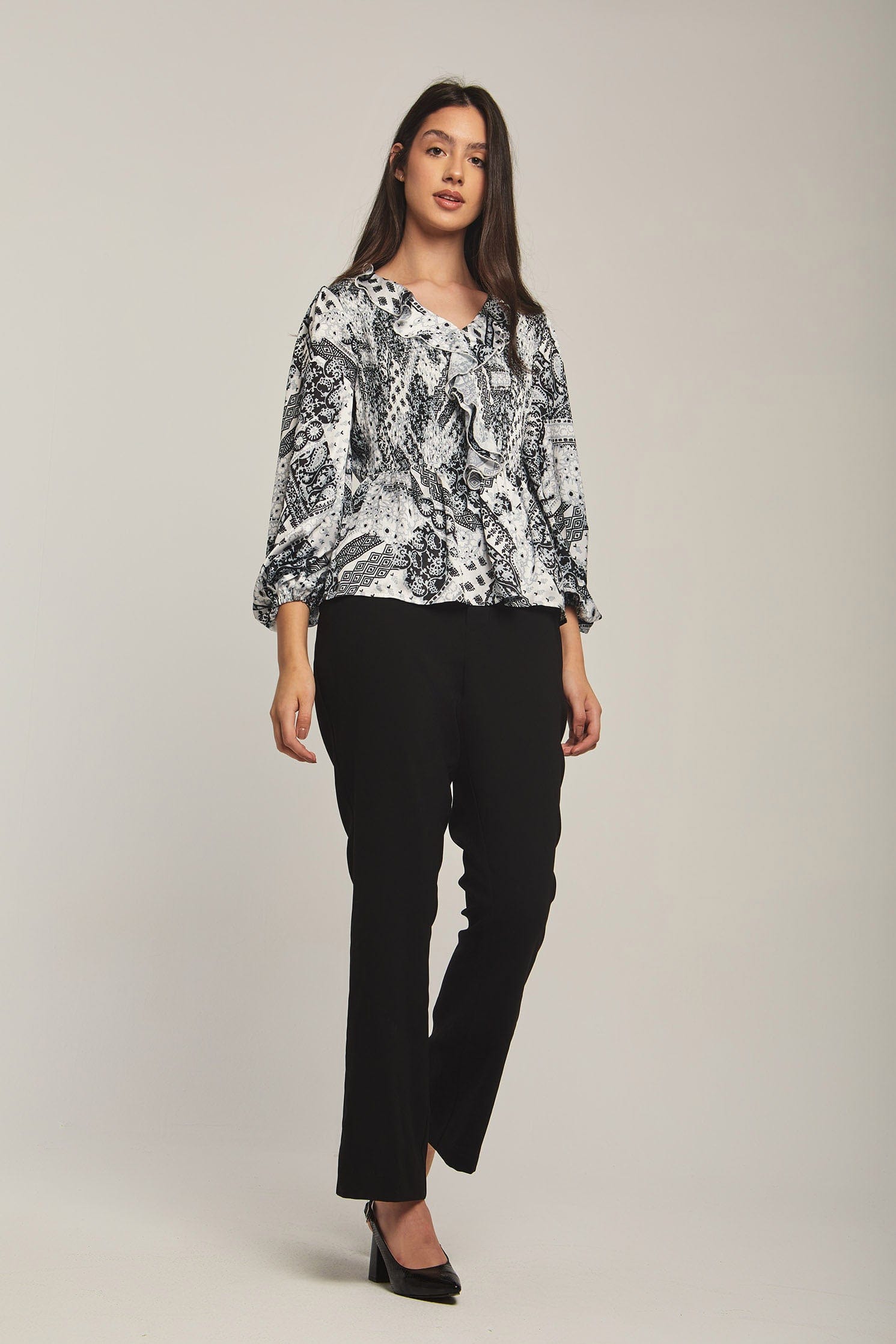 داليدرس بلوزة نسائية مزخرفة بكرانيش أسود