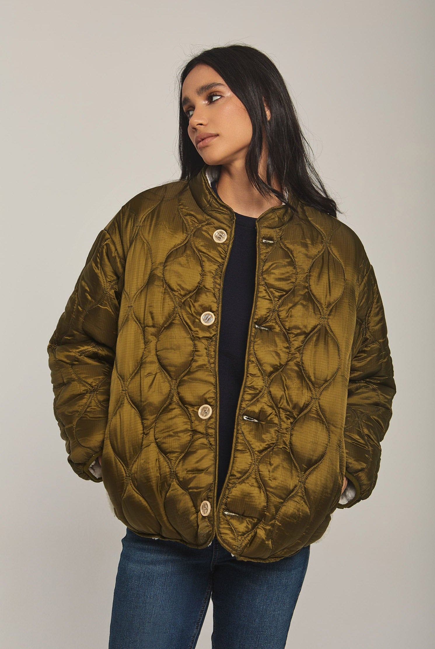 داليدرس جاكيت نسائي فرو كم طويل بجيوب أمامية الكاكي