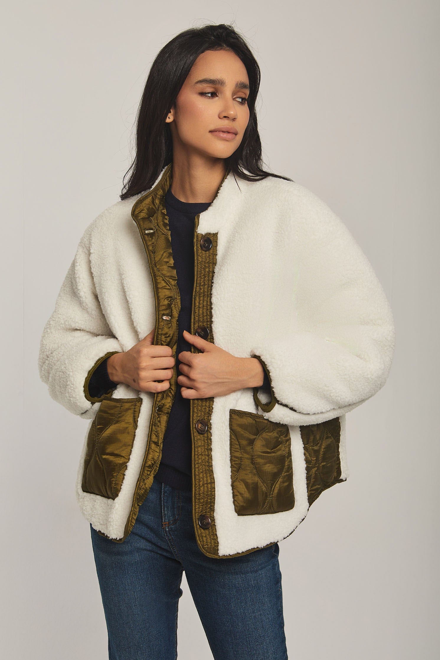 داليدرس جاكيت نسائي فرو كم طويل بجيوب أمامية الكاكي