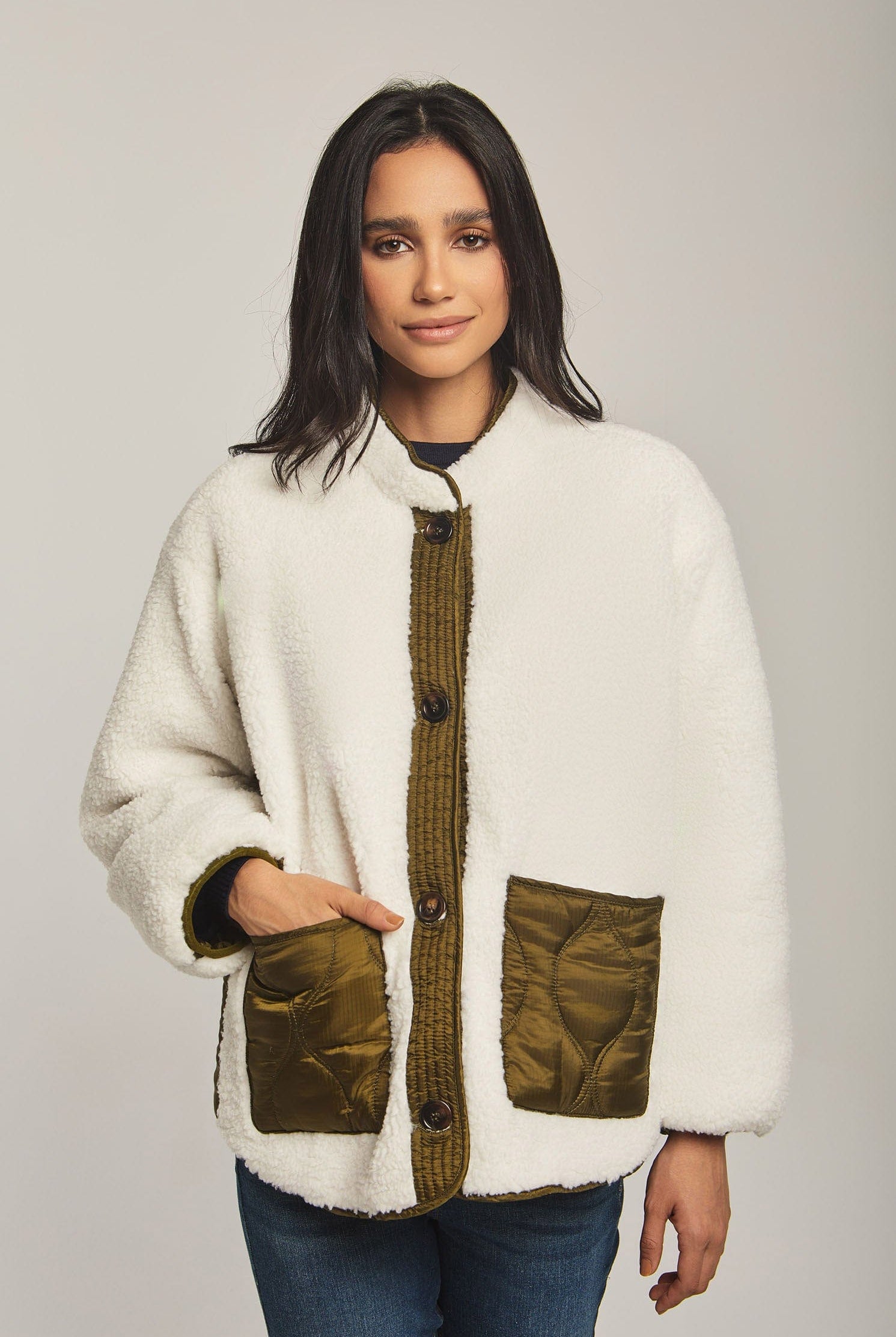 داليدرس جاكيت نسائي فرو كم طويل بجيوب أمامية الكاكي