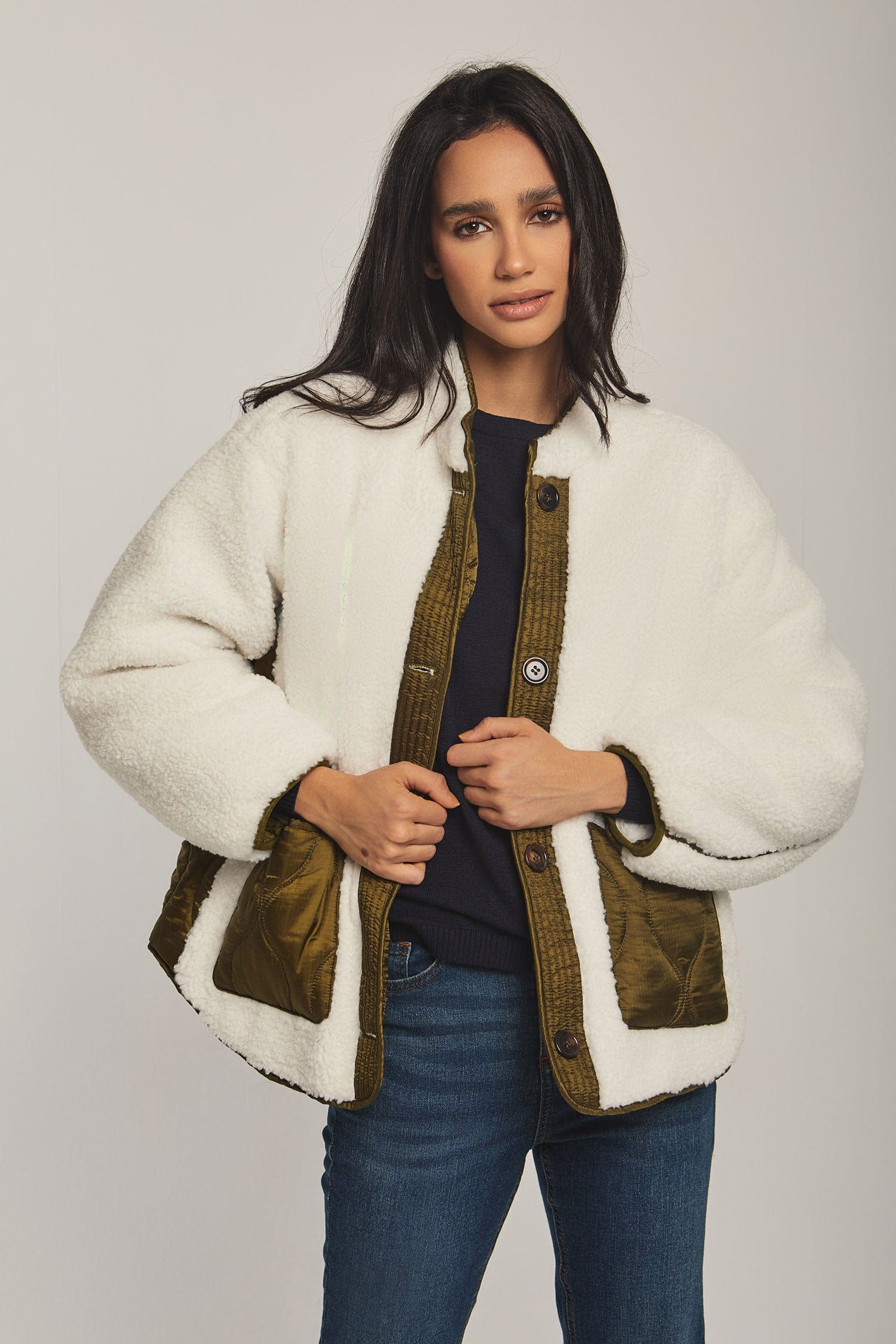 داليدرس جاكيت نسائي فرو كم طويل بجيوب أمامية الكاكي