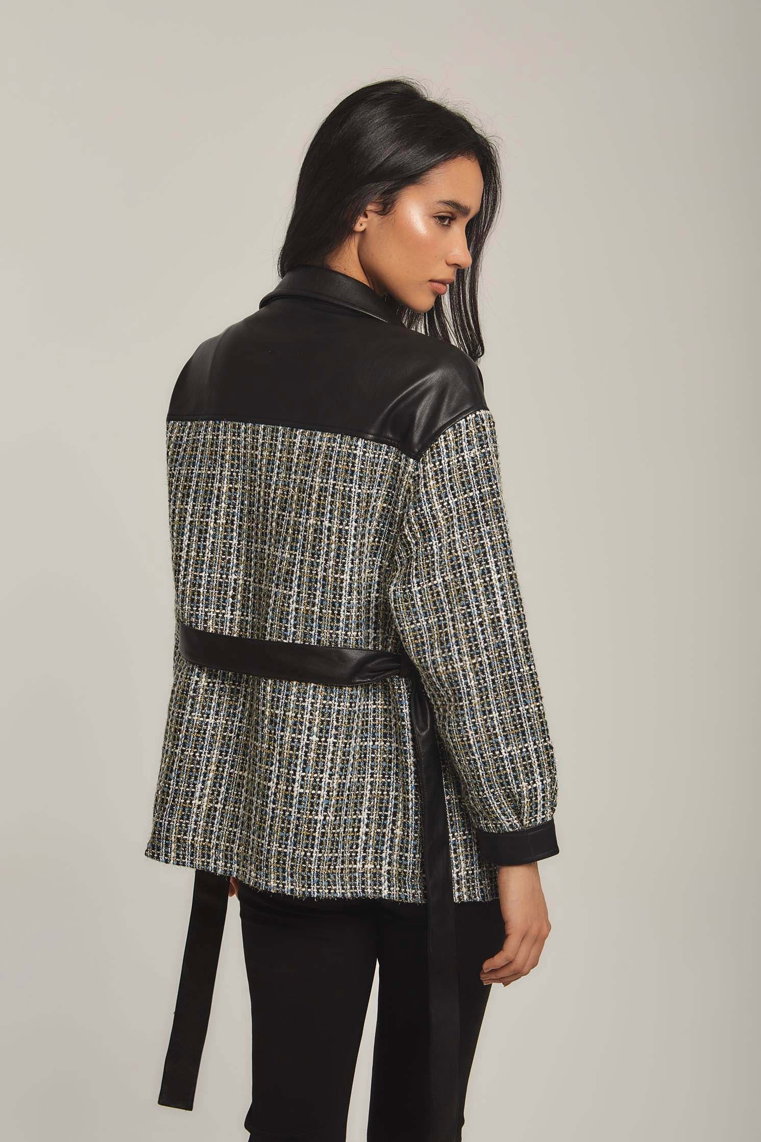 داليدرس جاكيت نسائي مزين بجلد أسود