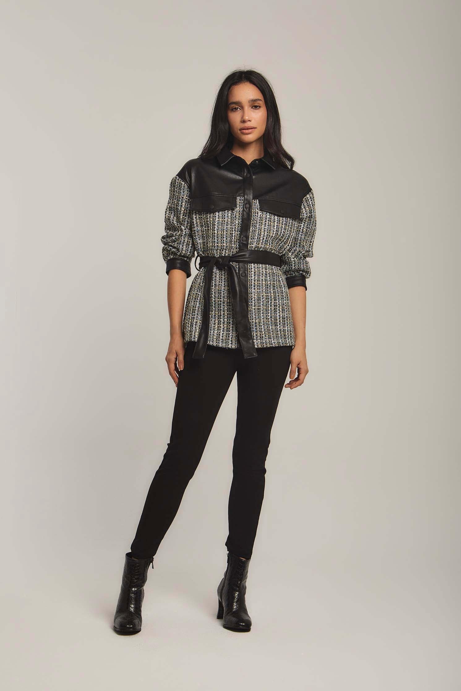 داليدرس جاكيت نسائي مزين بجلد أسود