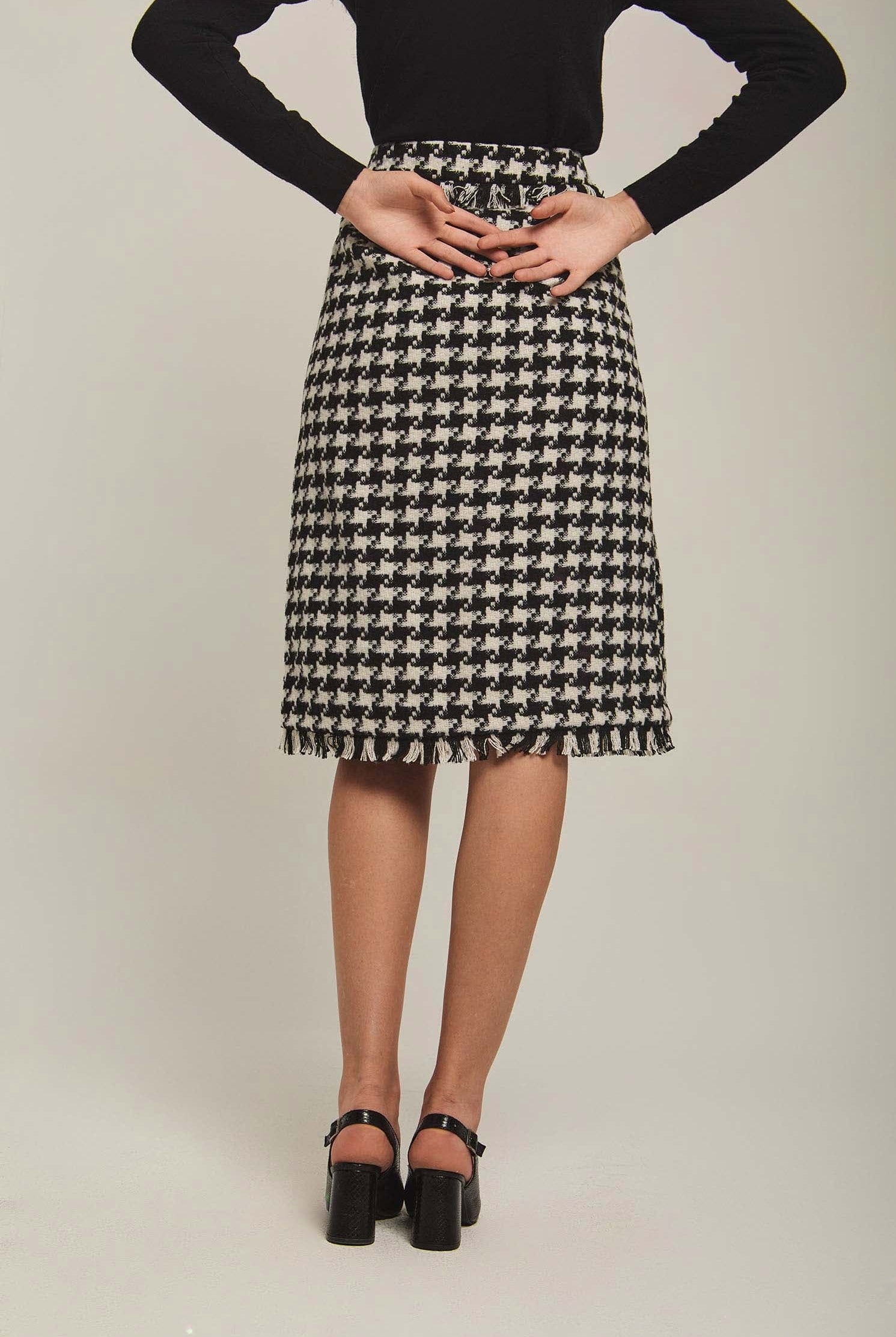 داليدرس تنورة نسائية قصيرة بكرانيش بني غامق