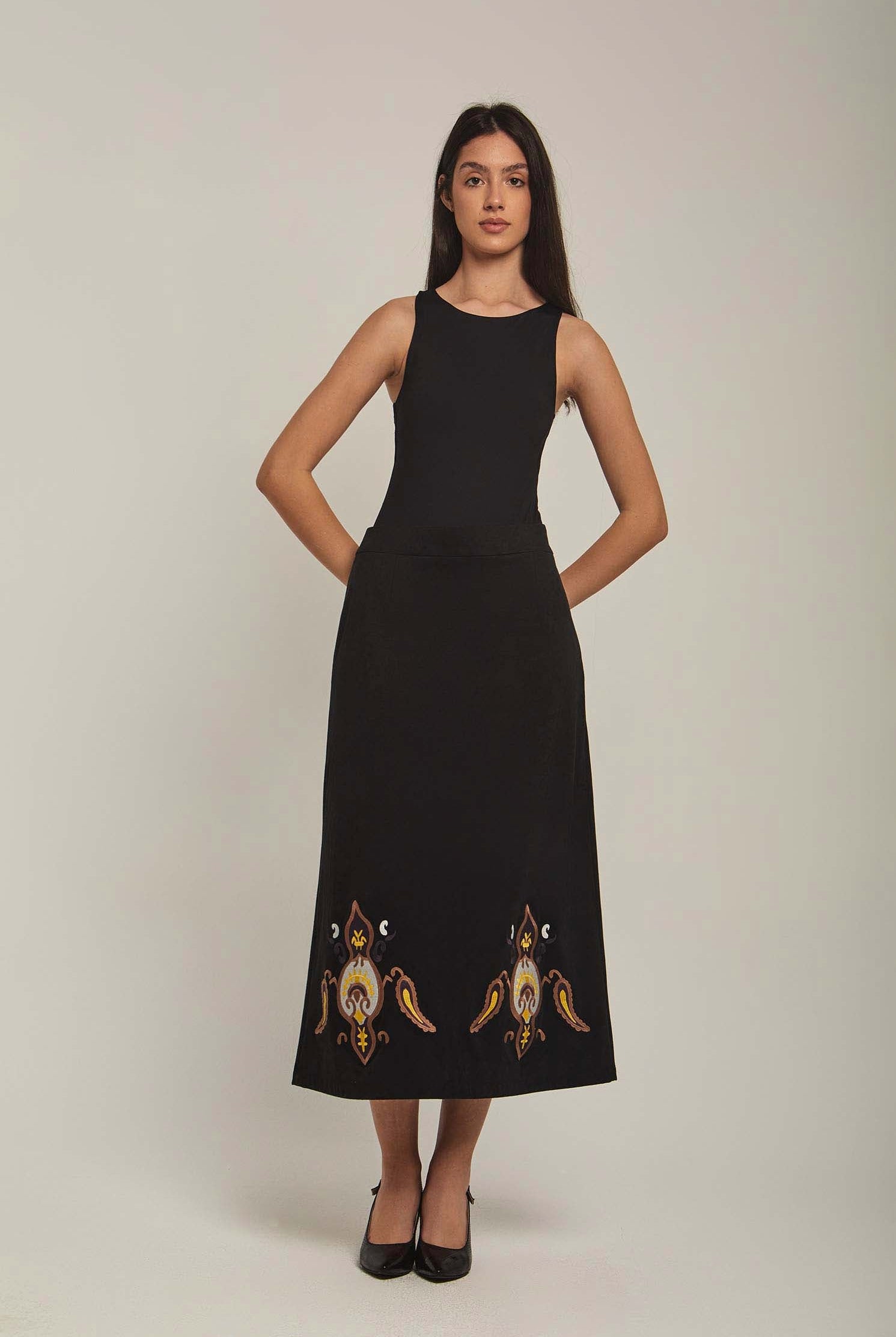 داليدرس تنورة نسائية بتطريز من الاسفل ميدي أسود