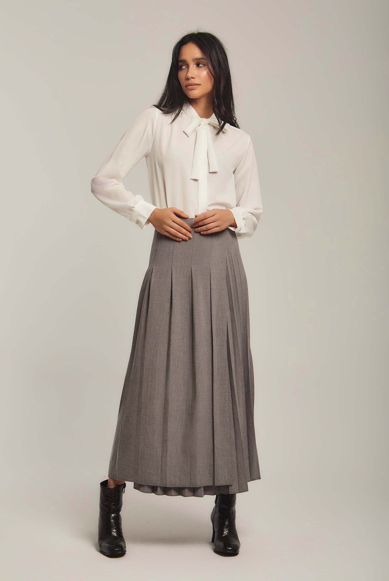 داليدرس تنورة نسائية ميدي بكسرات رمادي