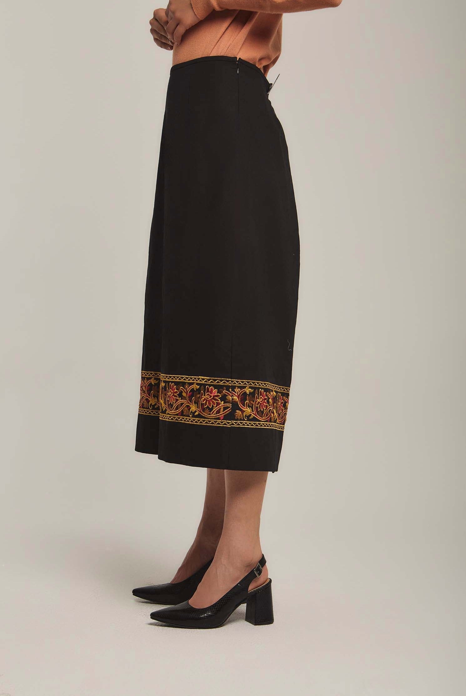 داليدرس تنورة نسائية ميدي بتطريز من الأسفل أسود