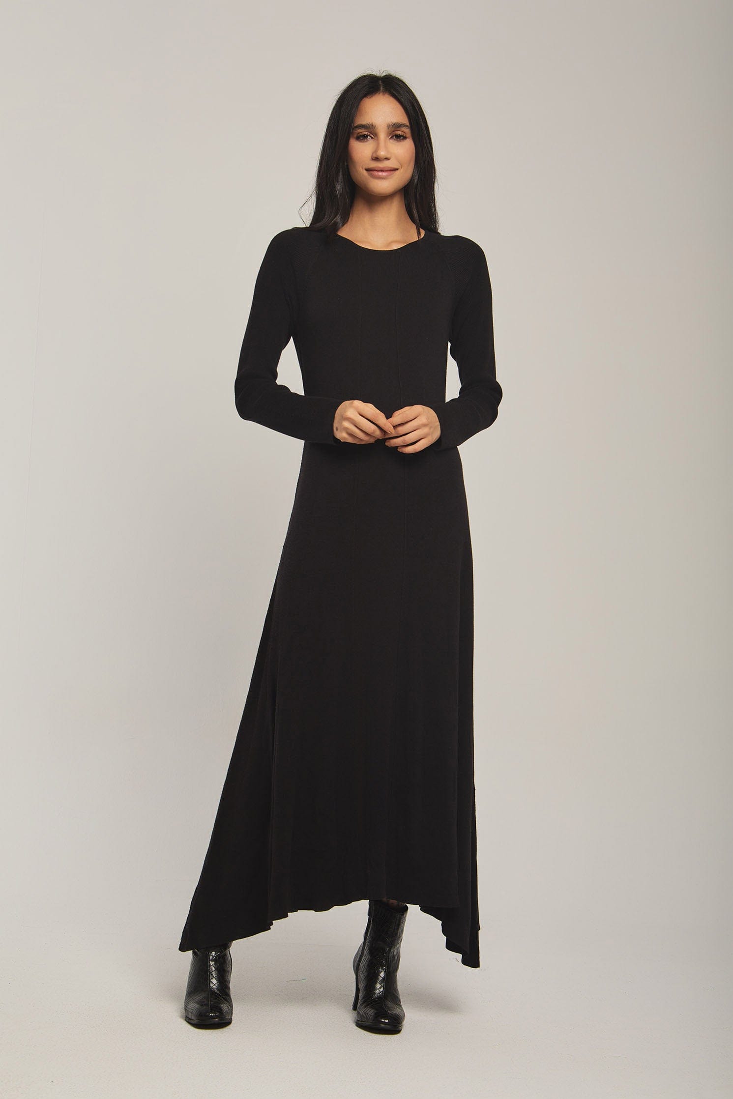 داليدرس فستان نسائي اسود ساده