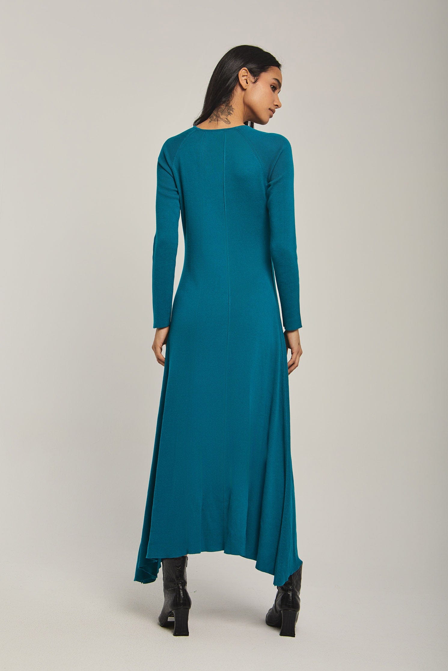 داليدرس فستان نسائي اسود ساده