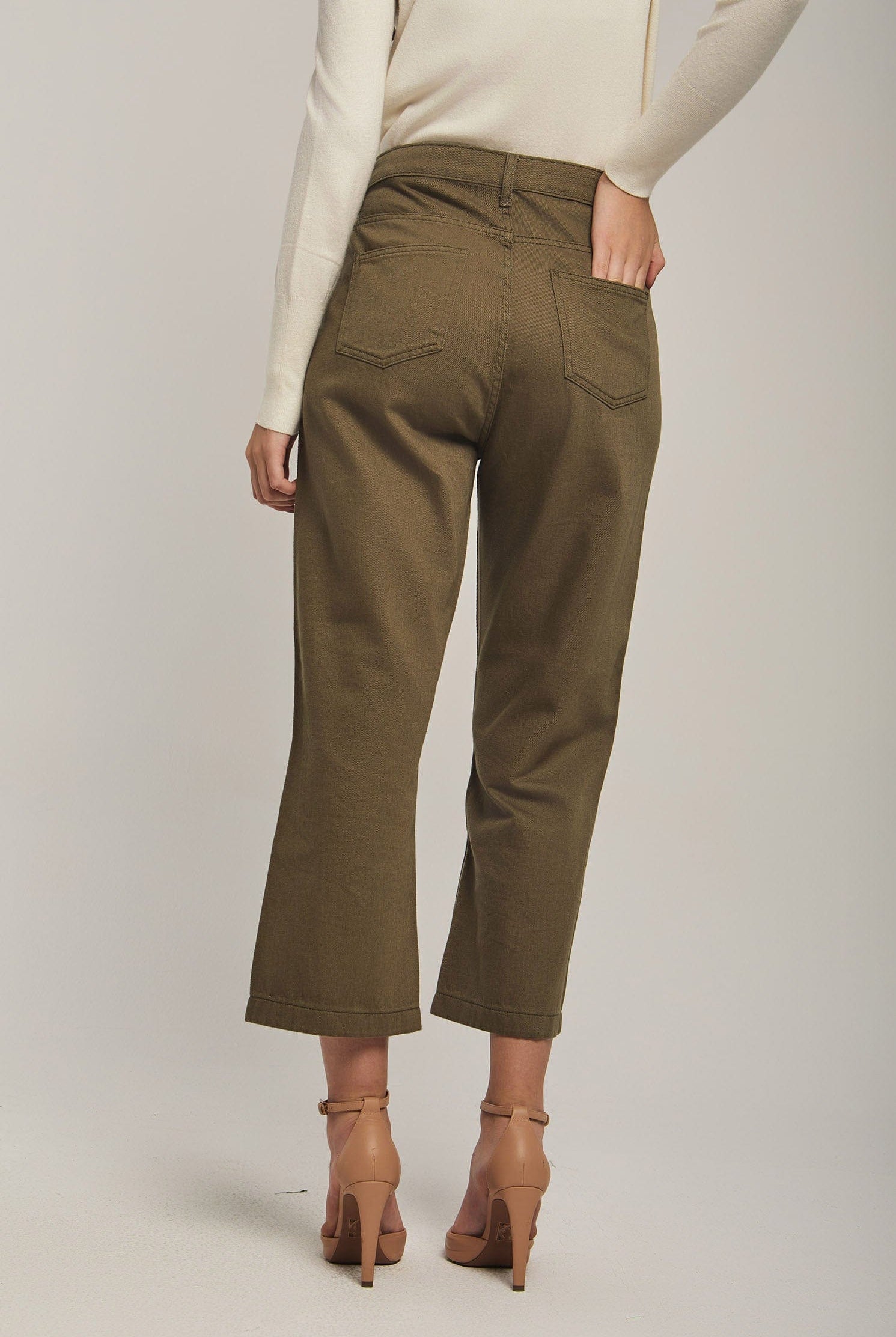 داليدرس بنطلون نسائي قصير واسع جينز زيتوني