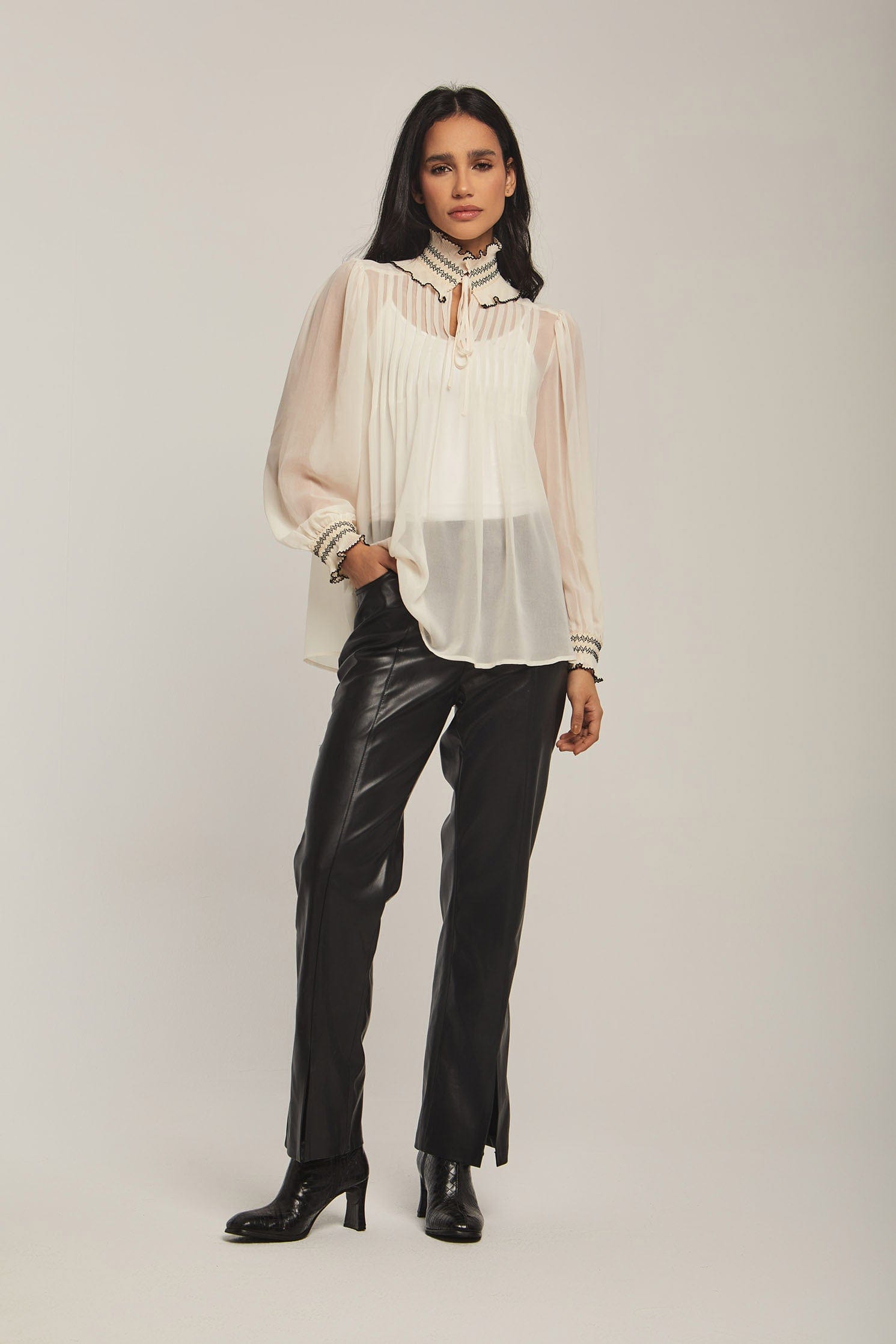 داليدرس بنطال نسائي جلد واسع من الأسفل أسود