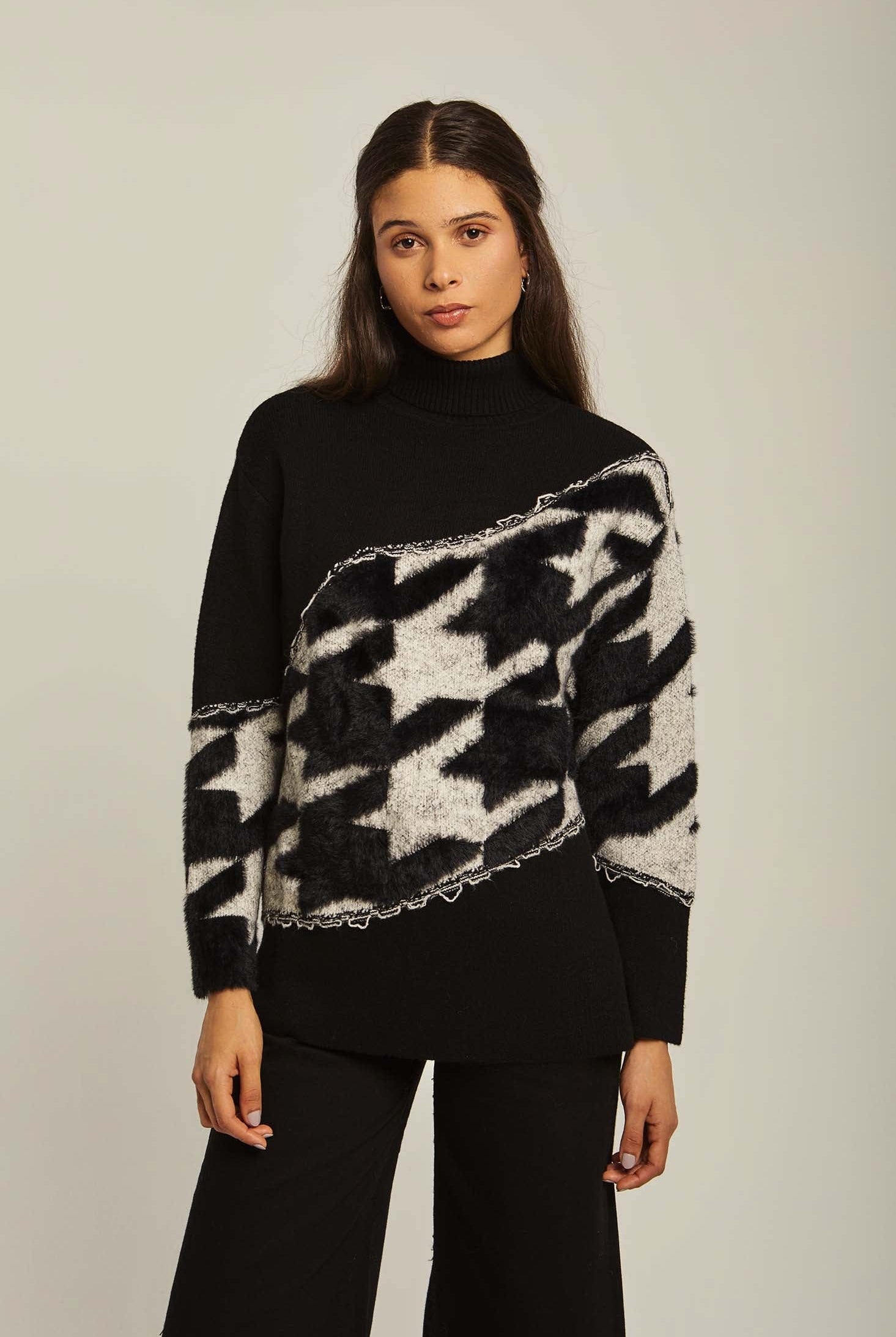 داليدرس بلوفر نسائي منسوج برقبة مرتفعة أسود