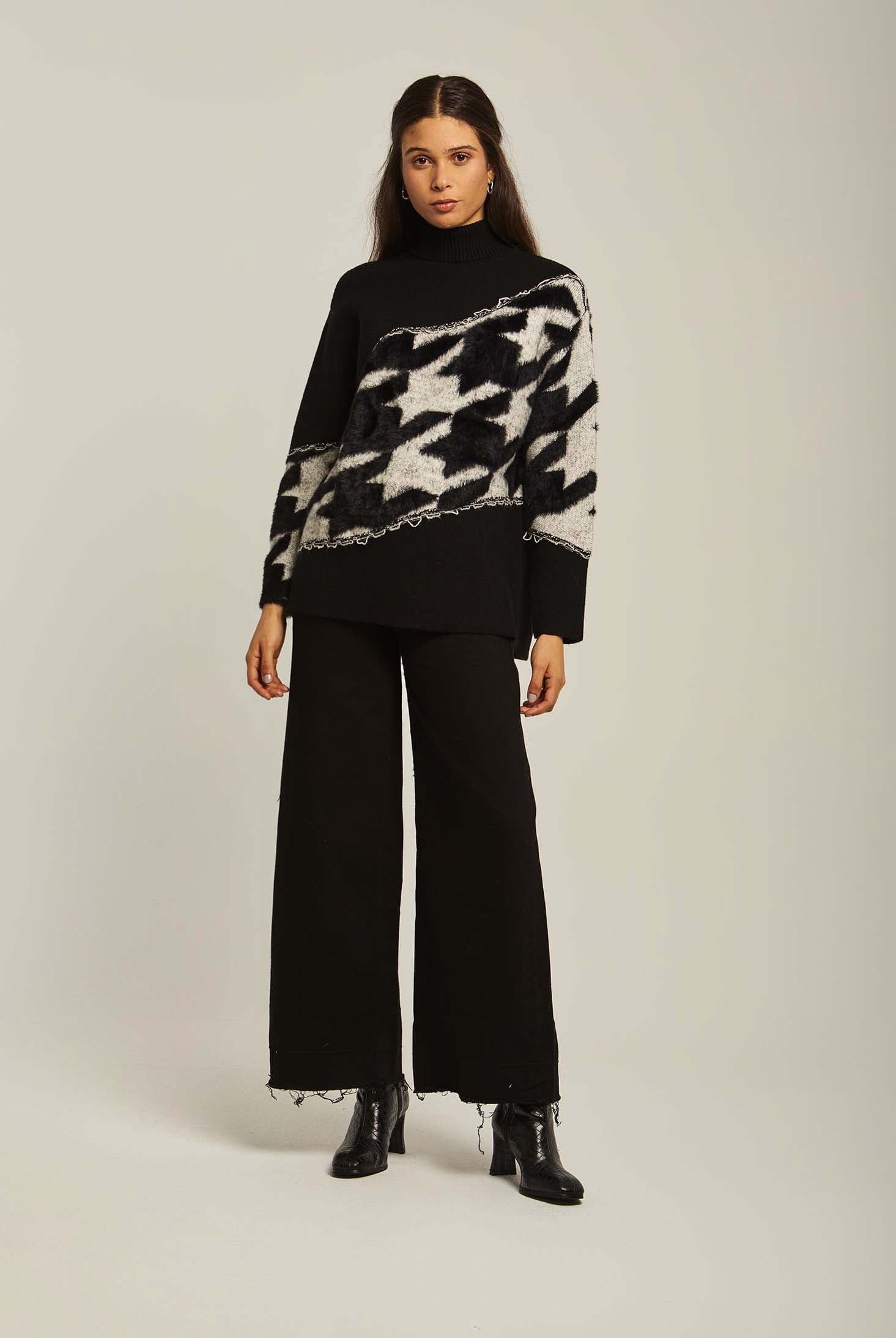 داليدرس بلوفر نسائي منسوج برقبة مرتفعة أسود