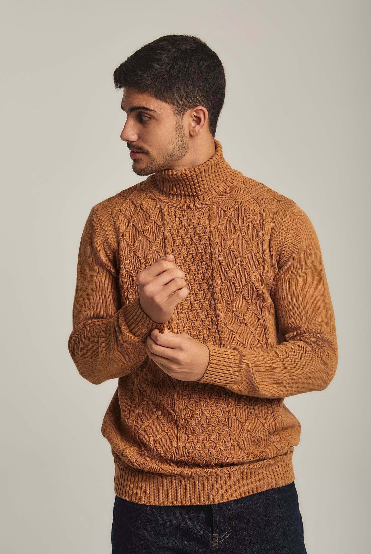 داليدرس بلوفر رجالي مشغول وياقه عاليه