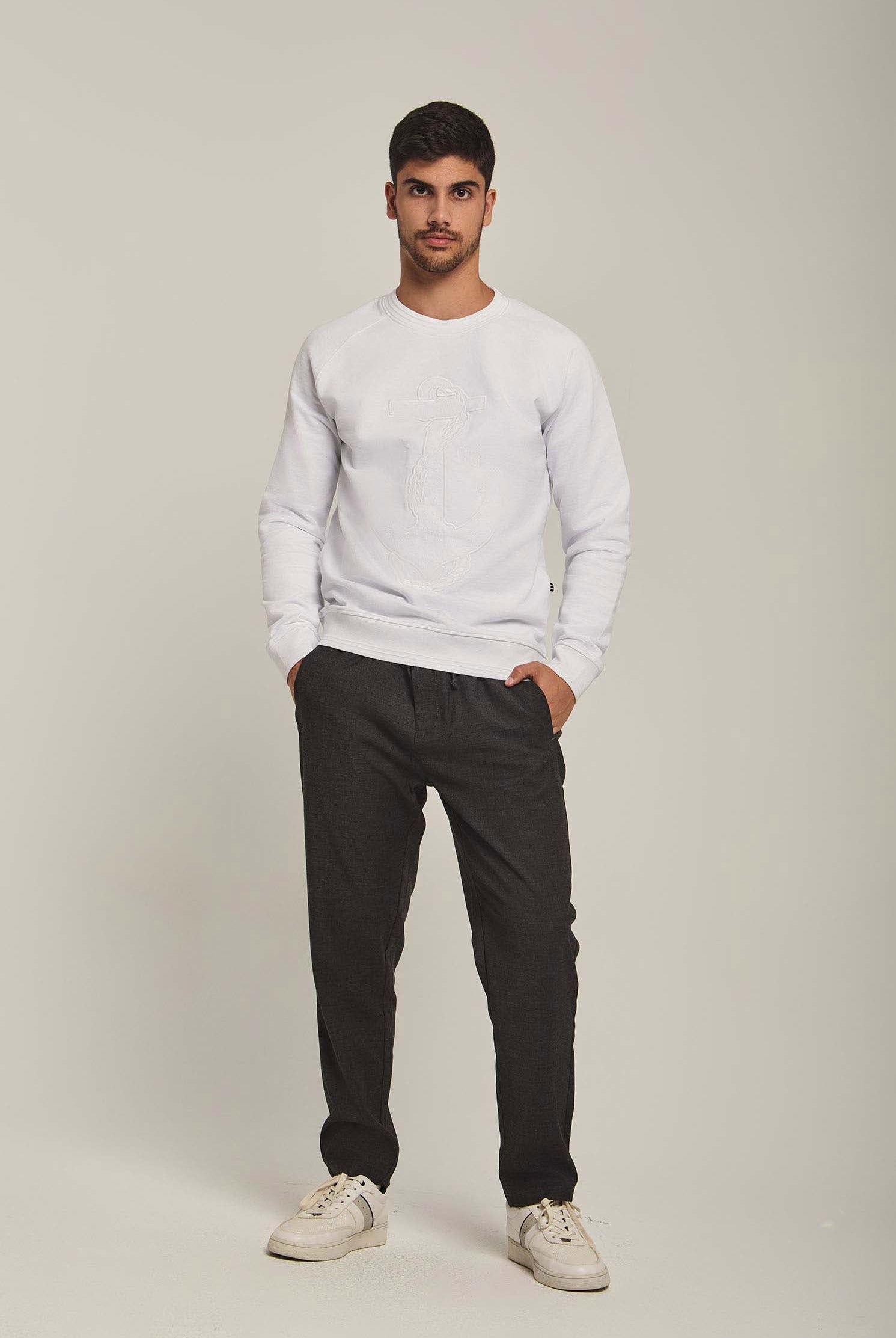 داليدرس سويتشرت رجالي برسمة هيلب عالصدر أوف وايت