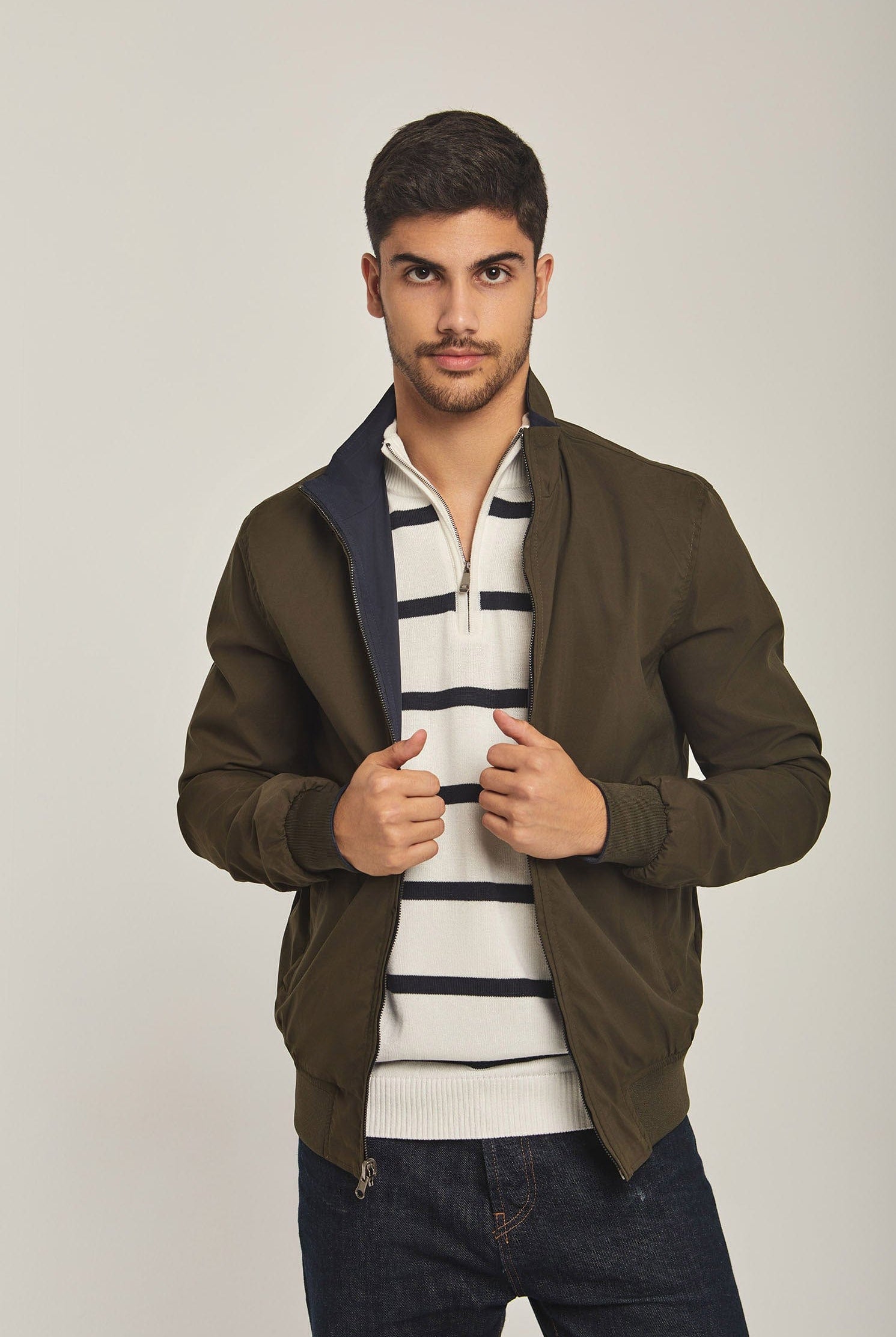 داليدرس جاكت رجالي سادة بسوسته وجيوب من الجنب