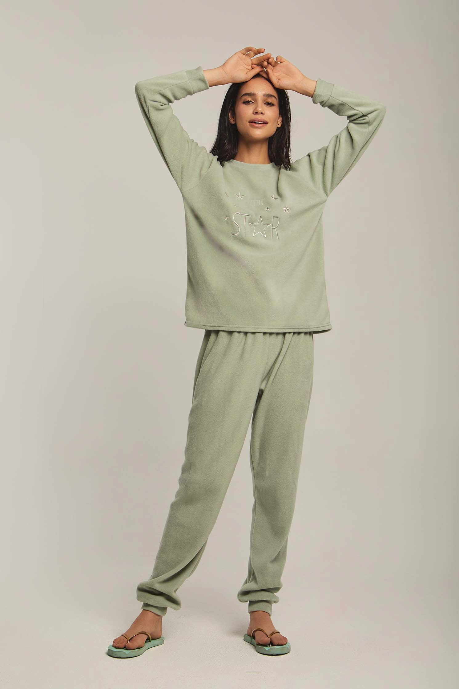 داليدرس بيجامة نسائية بتطريز خفيف على الصدر