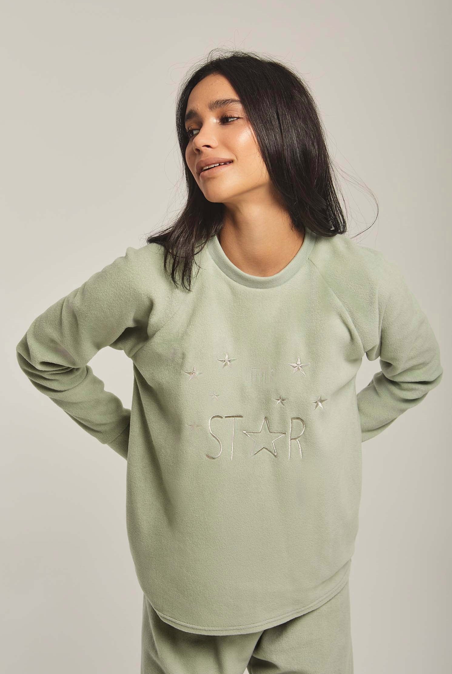 داليدرس بيجامة نسائية بتطريز خفيف على الصدر