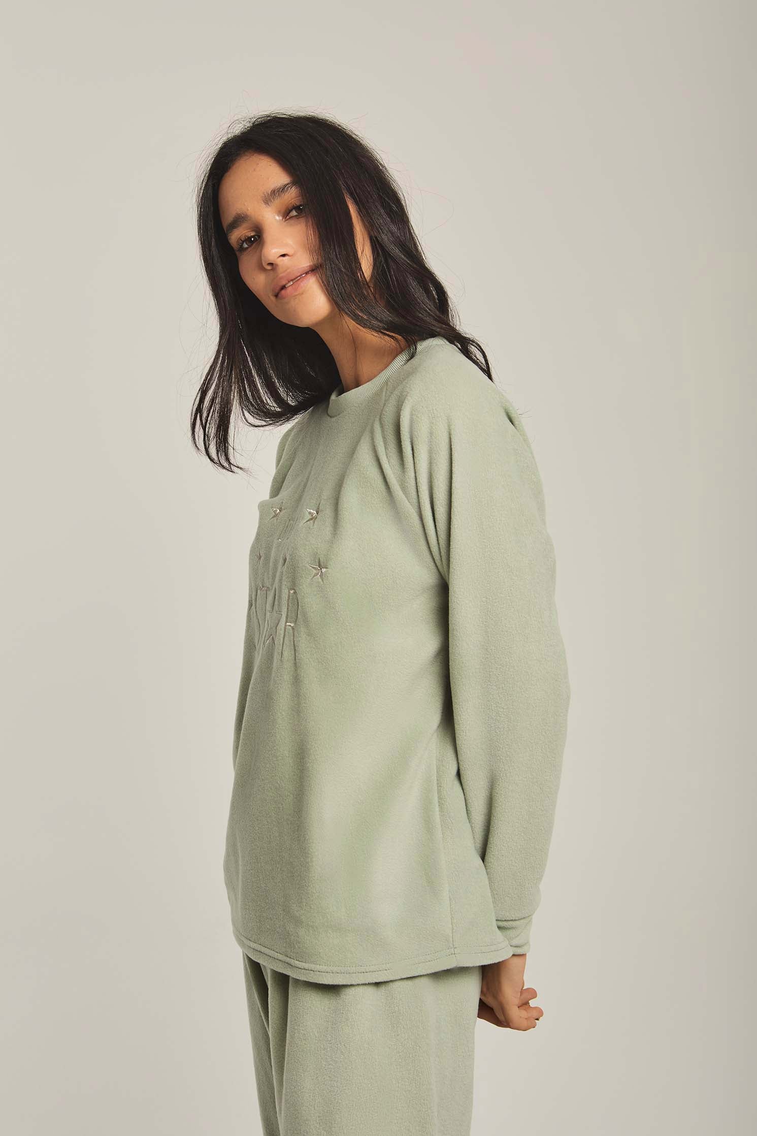 داليدرس بيجامة نسائية بتطريز خفيف على الصدر