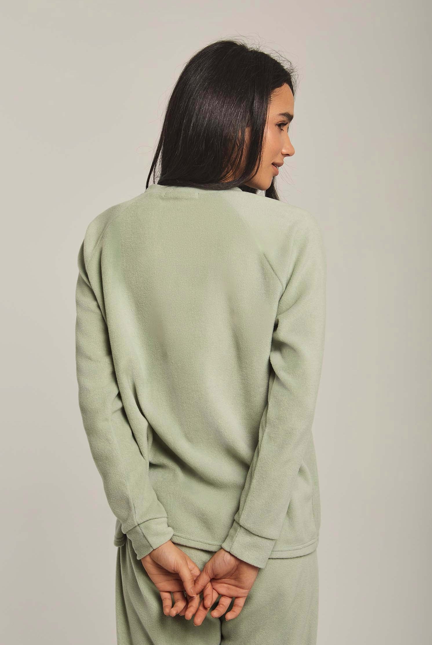 داليدرس بيجامة نسائية بتطريز خفيف على الصدر