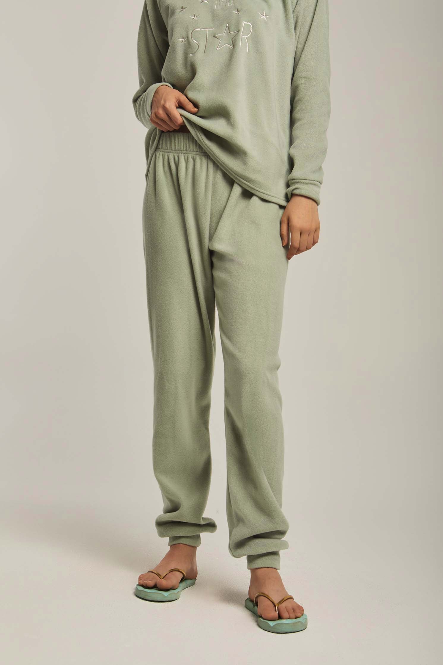 داليدرس بيجامة نسائية بتطريز خفيف على الصدر