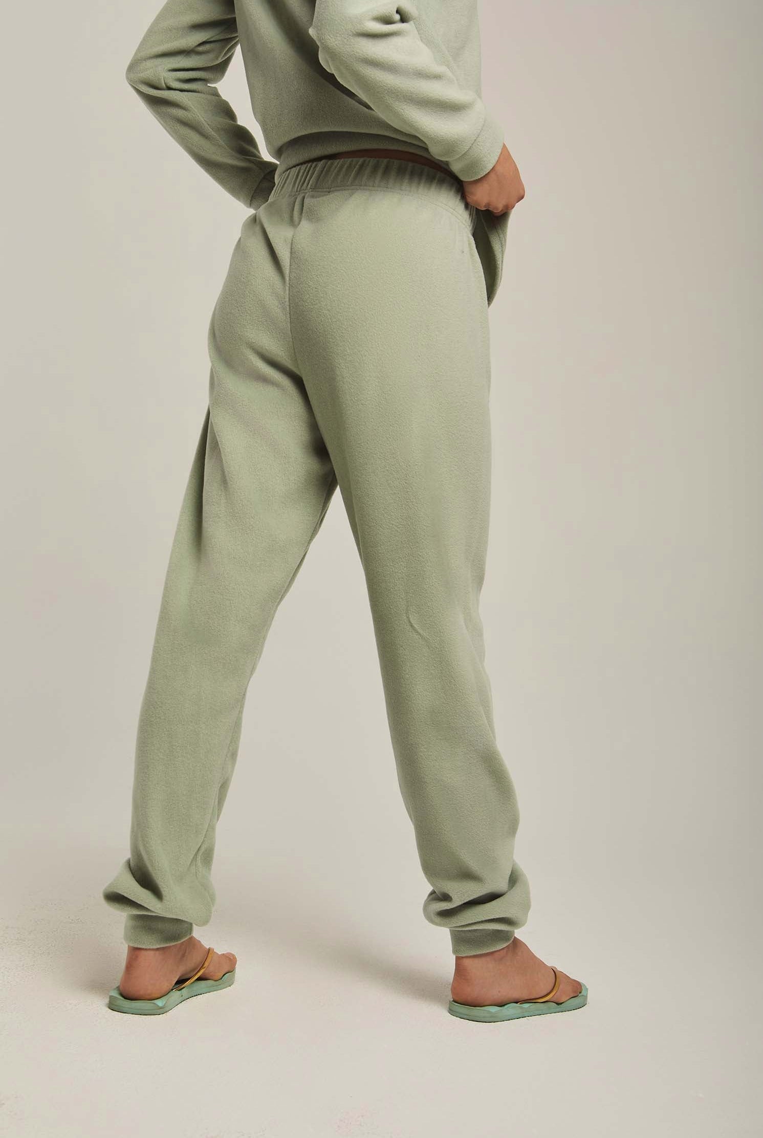 داليدرس بيجامة نسائية بتطريز خفيف على الصدر