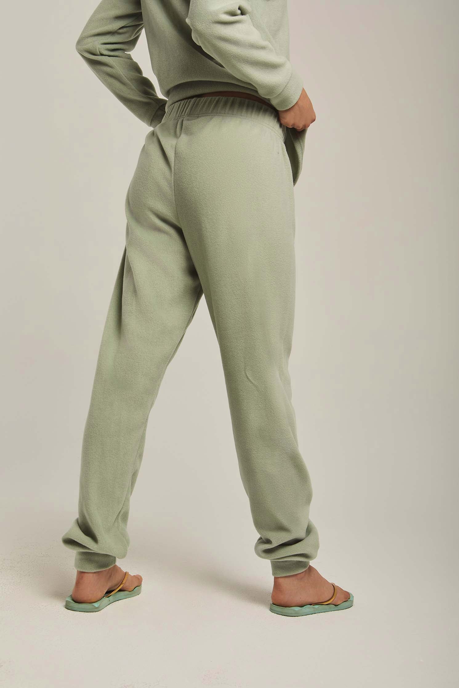 داليدرس بيجامة نسائية بتطريز خفيف على الصدر