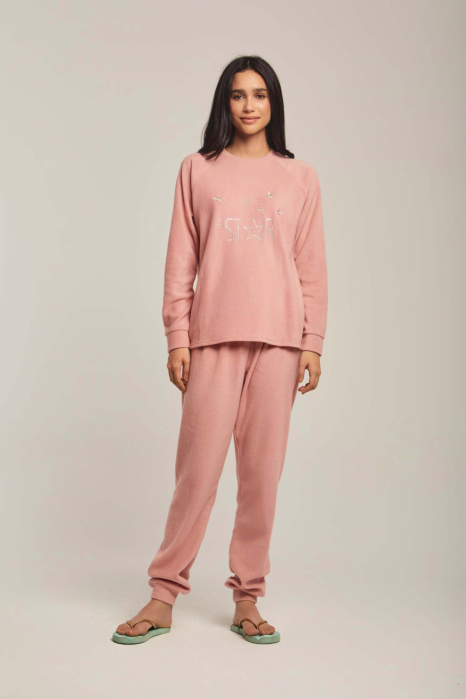 داليدرس بيجامة نسائية بتطريز خفيف على الصدر