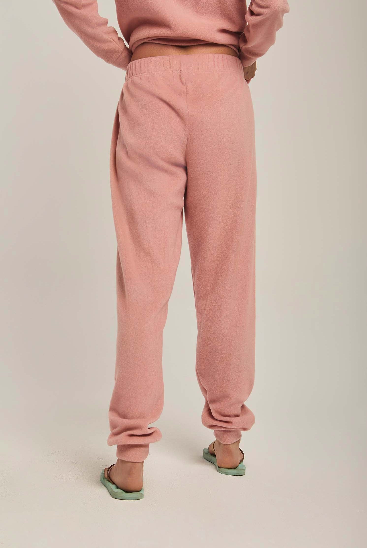 داليدرس بيجامة نسائية بتطريز خفيف على الصدر