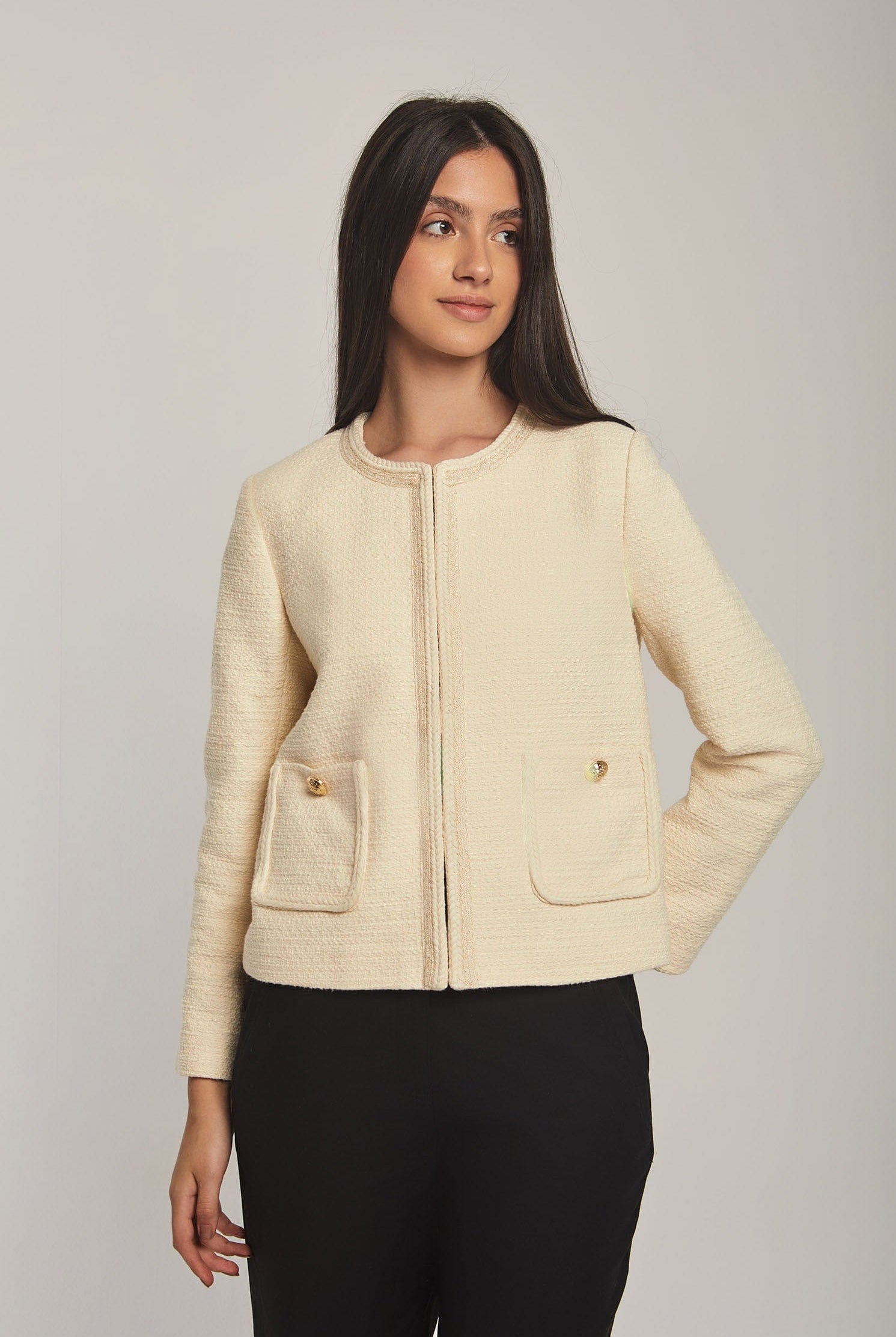 داليدرس جاكت نسائي قصير بسوسته مخفيه وجيوب عالاجناب أوف وايت