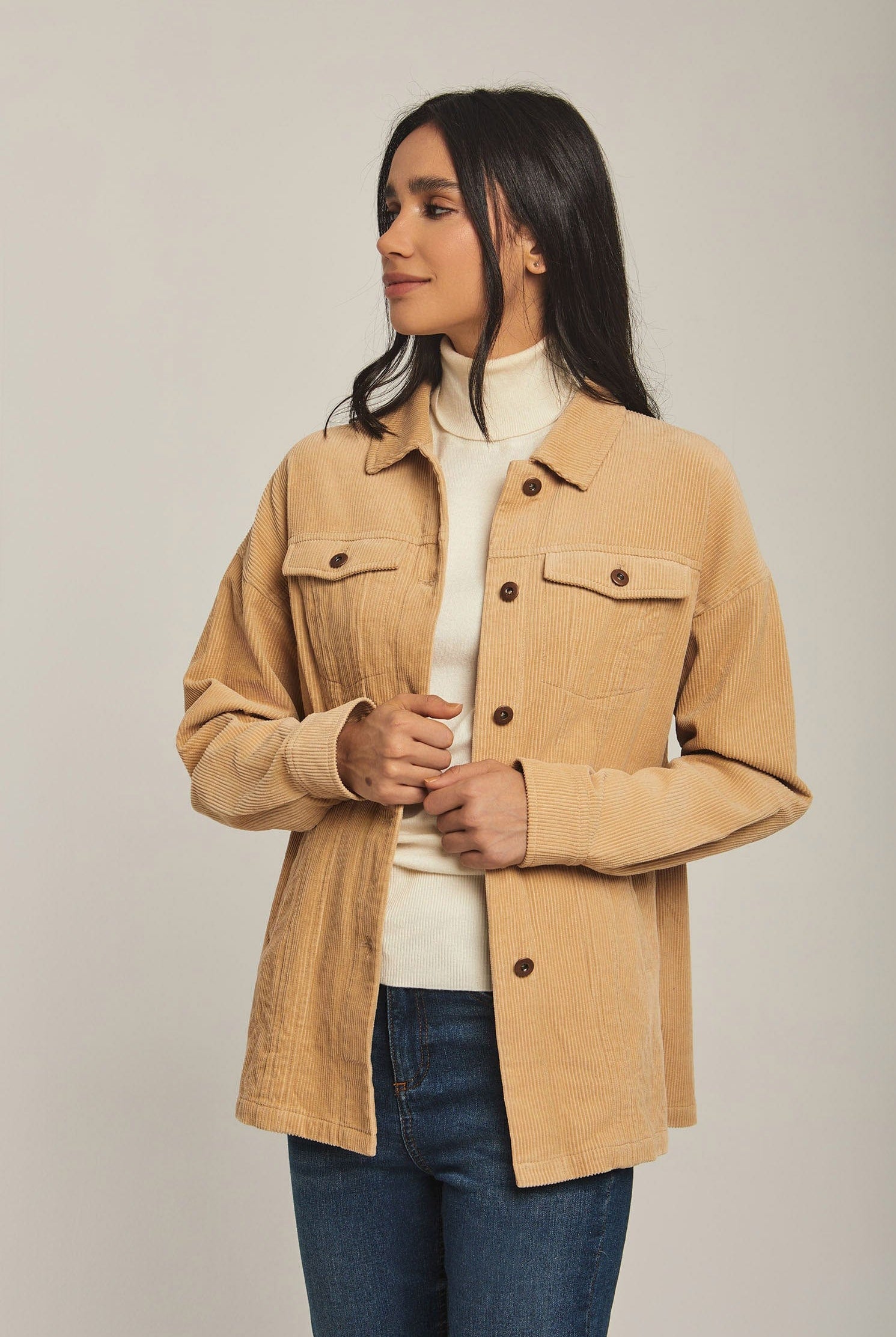 داليدرس جاكت نسائي سادة بجيوب وازارار أصفر شاحب