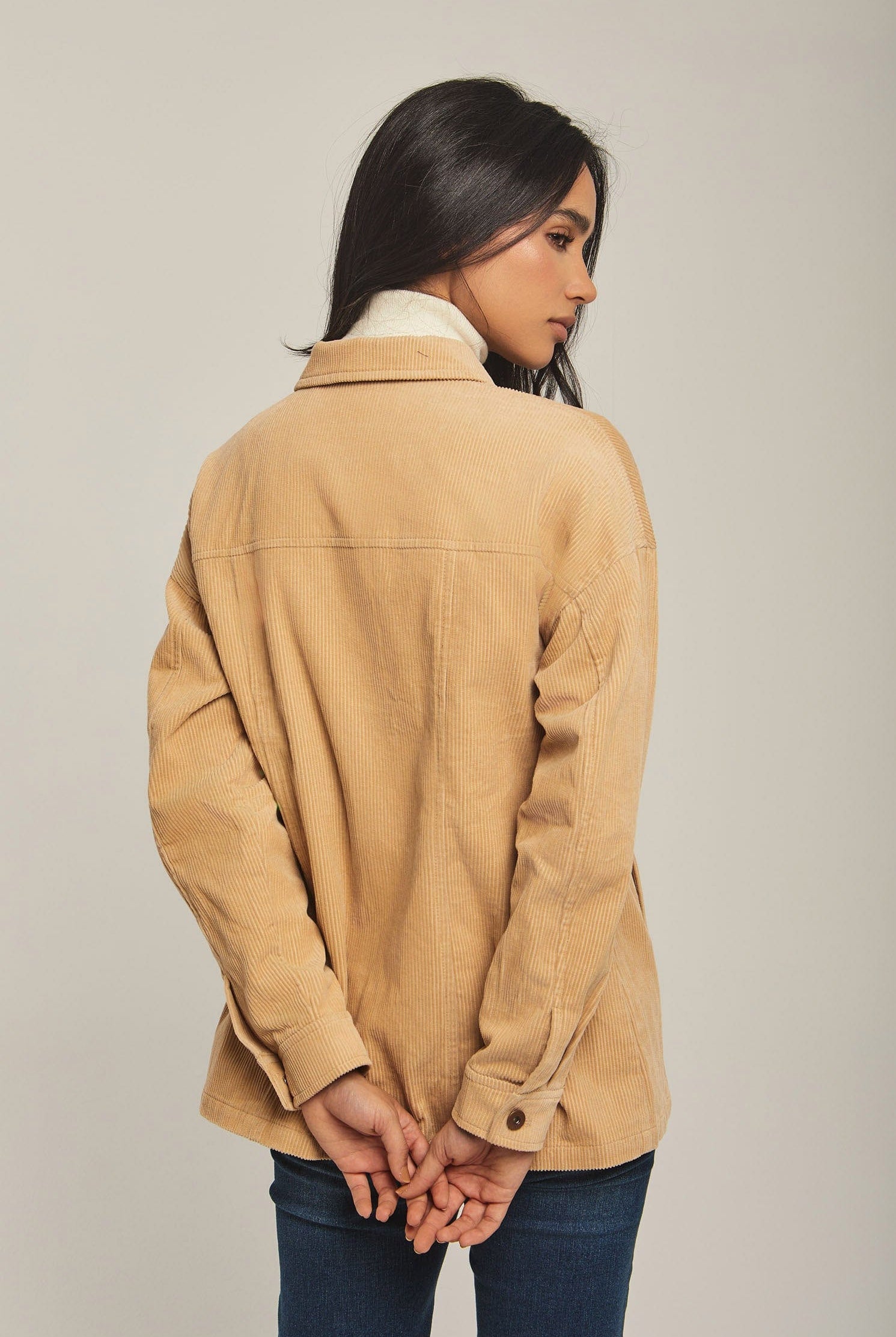 داليدرس جاكت نسائي سادة بجيوب وازارار أصفر شاحب