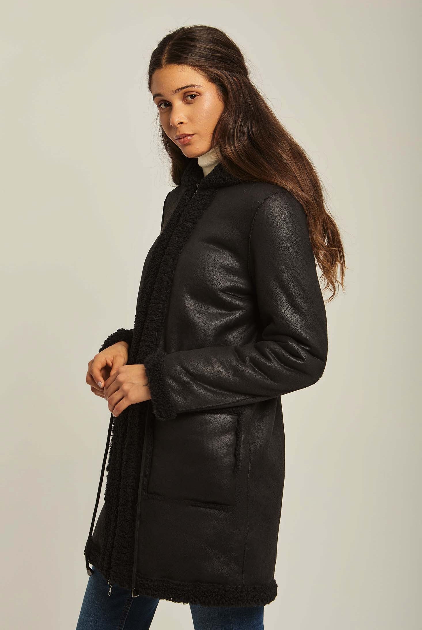 داليدرس جاكيت جلد طويل مزين بالفرو كم طويل نسائي أسود