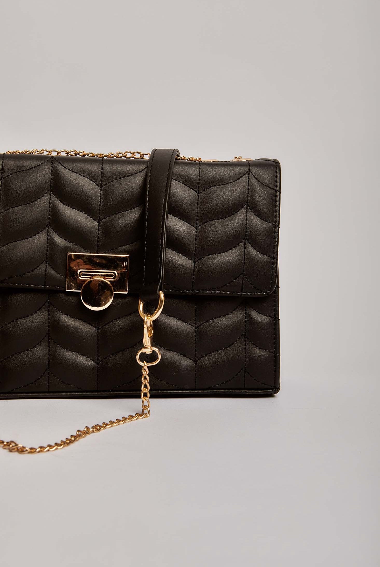 داليدرس شنطة جلد نسائي بيد سلسلة أسود